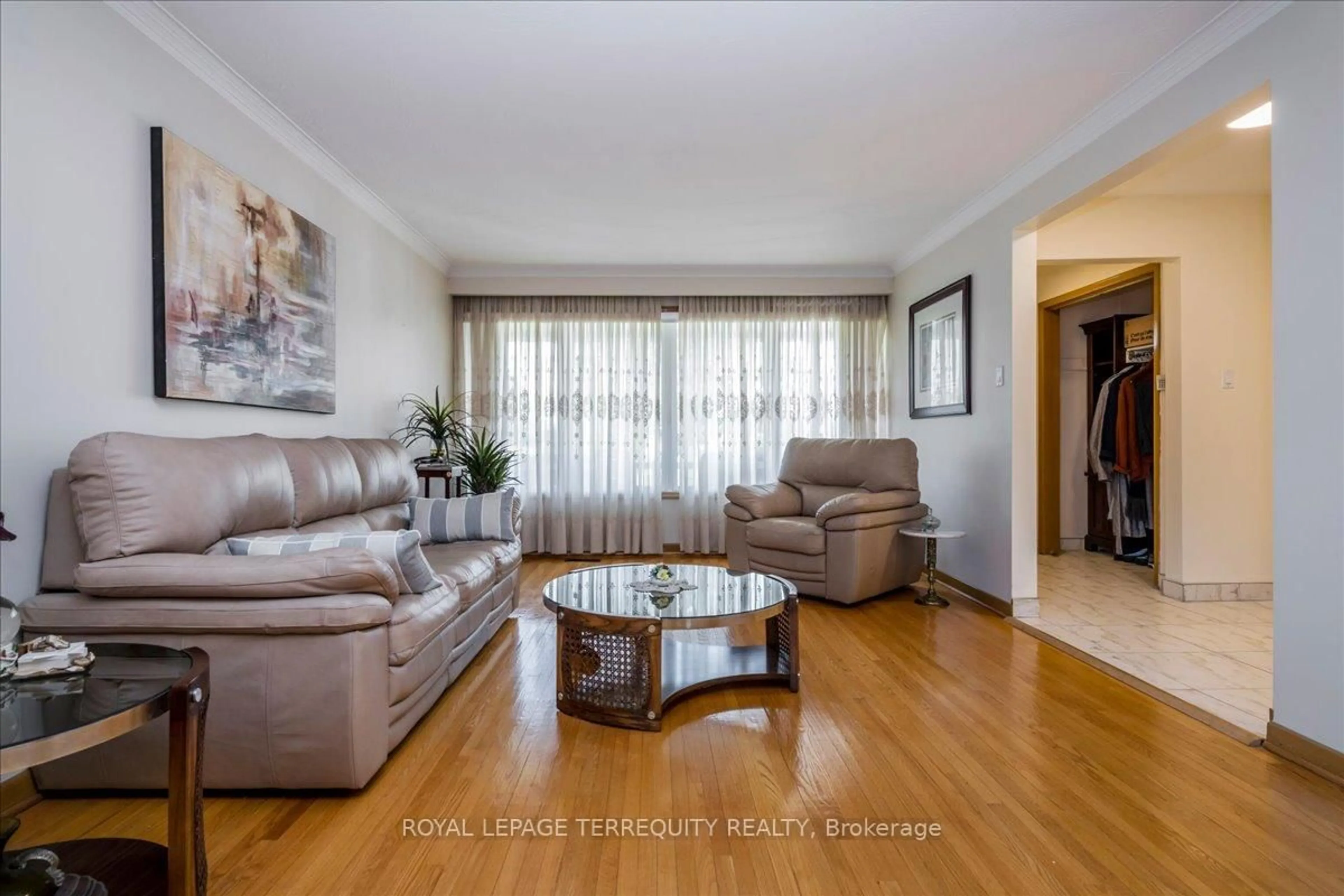 Living room with furniture, wood/laminate floor for 44 Margaret Ave, Toronto Ontario M2J 4C3