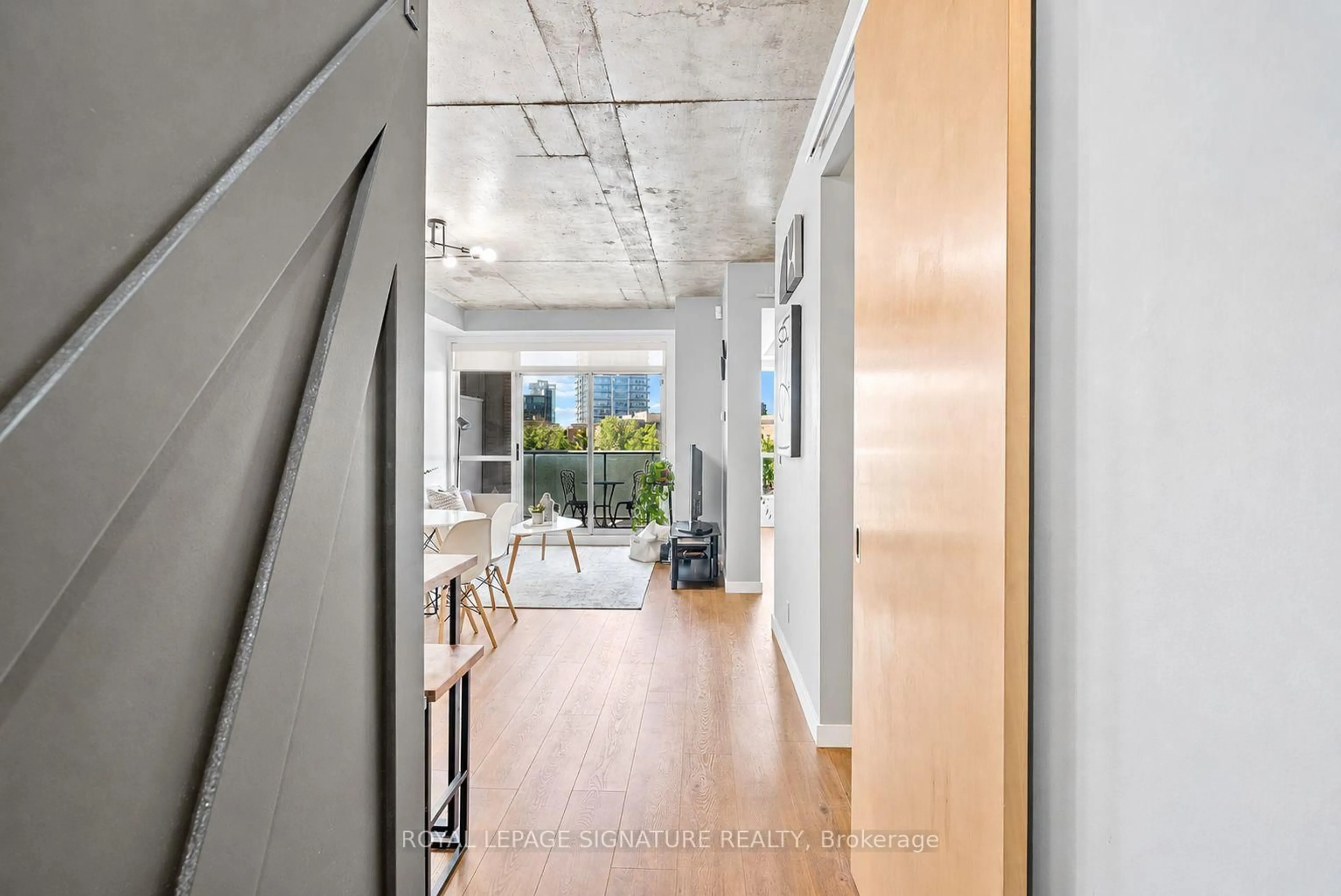 Indoor entryway for 1 Shaw St #411, Toronto Ontario M6K 0A1