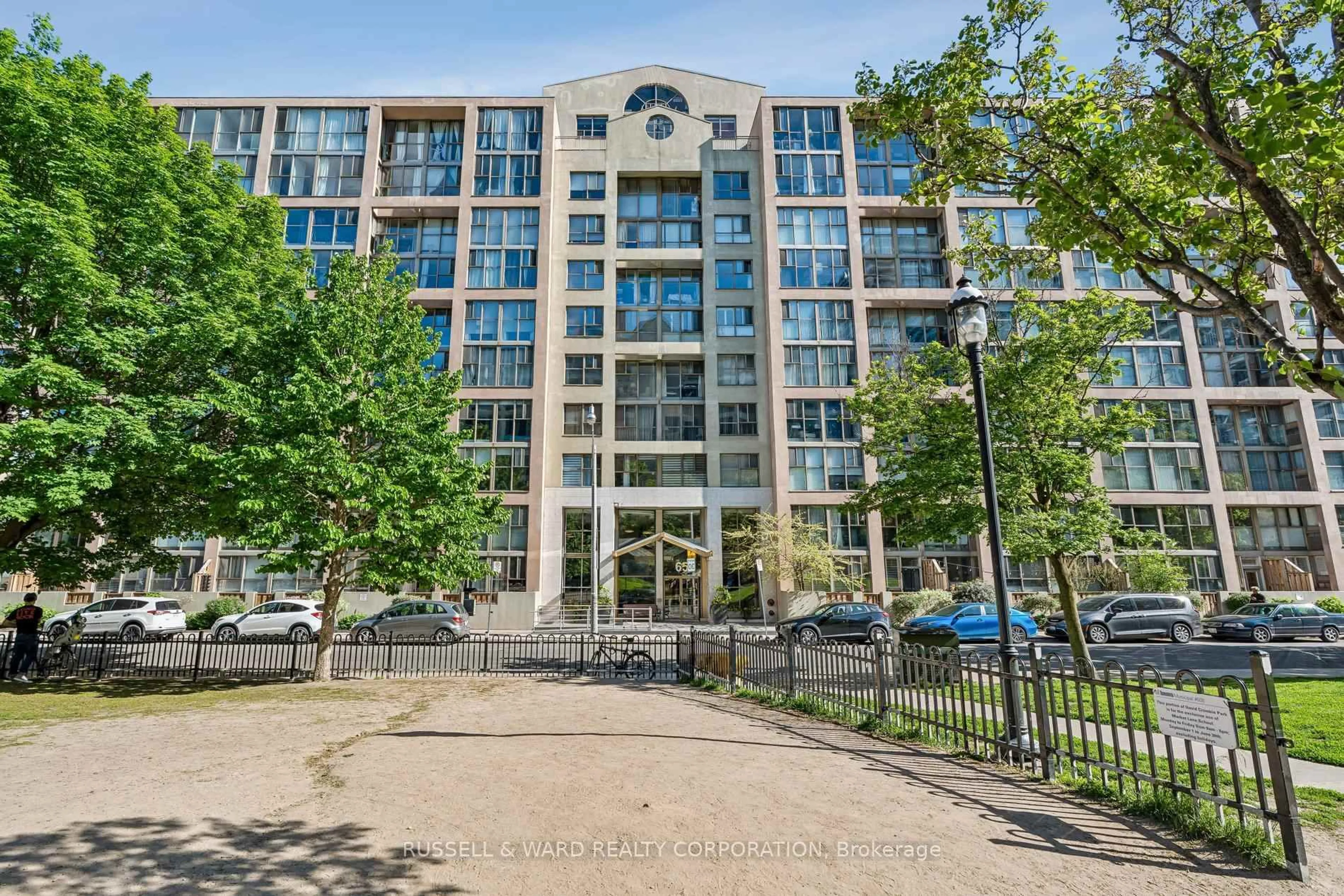 A pic from outside/outdoor area/front of a property/back of a property/a pic from drone, building for 65 Scadding Ave #911, Toronto Ontario M5A 4L1