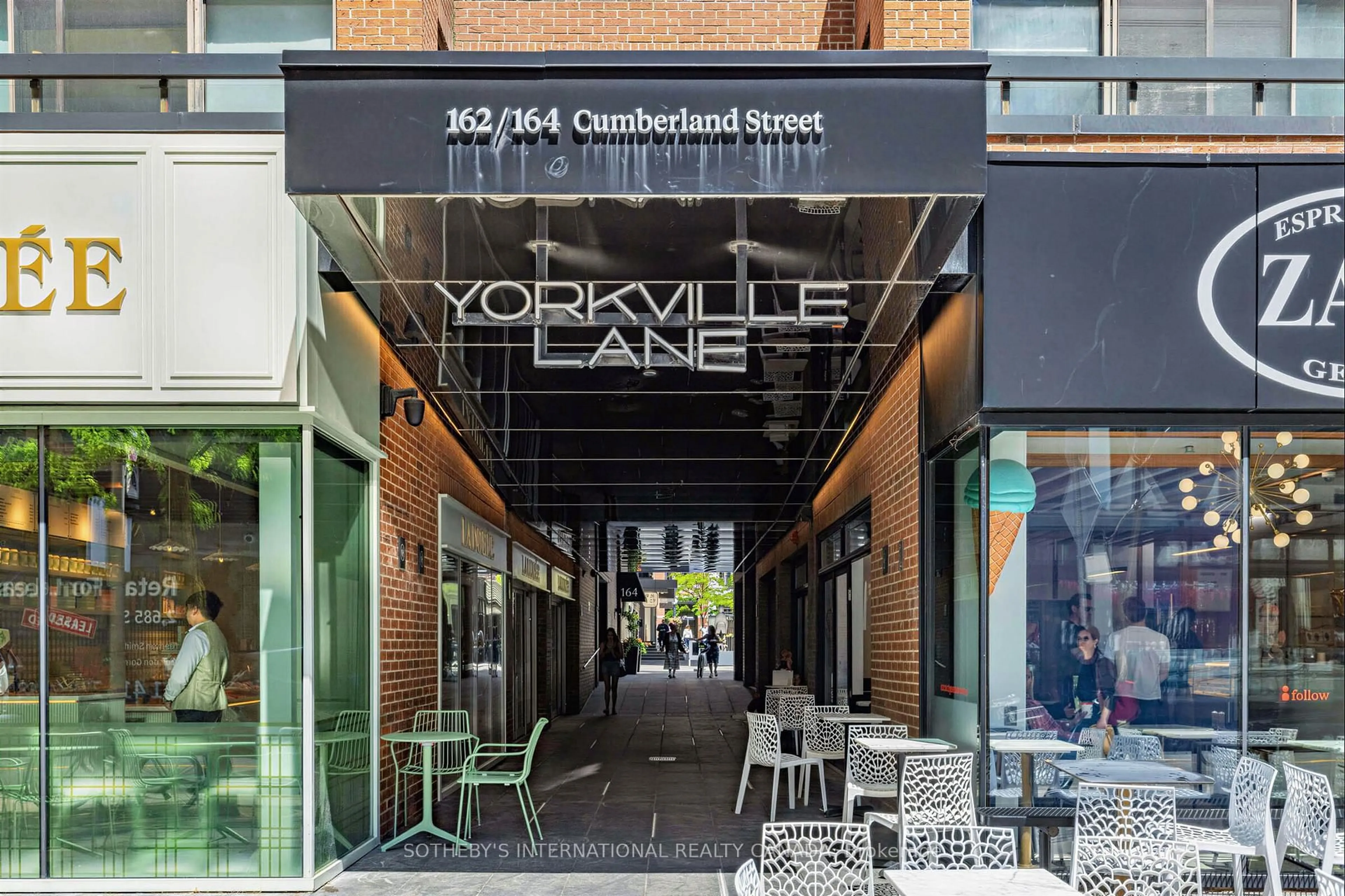 Lobby for 164 Cumberland St #606, Toronto Ontario M5R 1A8