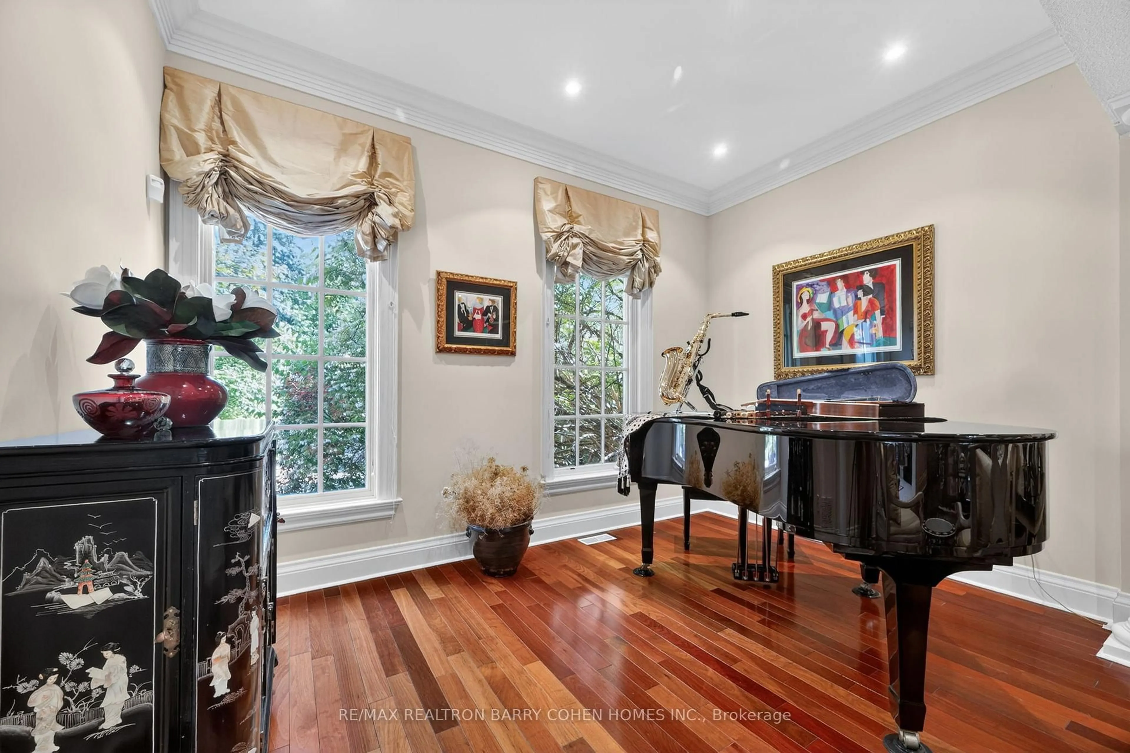 Indoor foyer for 21 Fifeshire Rd, Toronto Ontario M2L 2G4