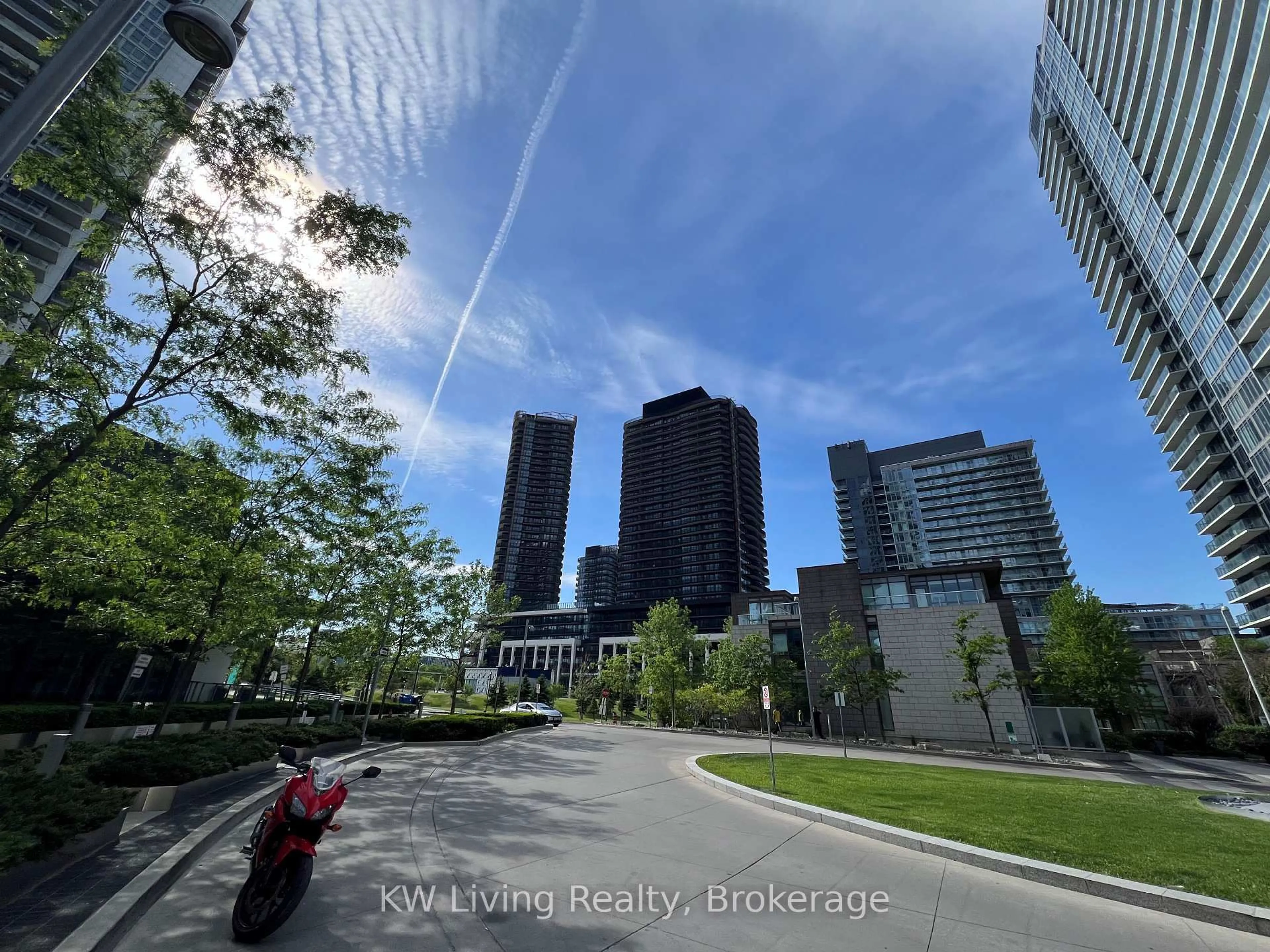 Blurry image for 117 Mcmahon Dr #206, Toronto Ontario M2K 0E4
