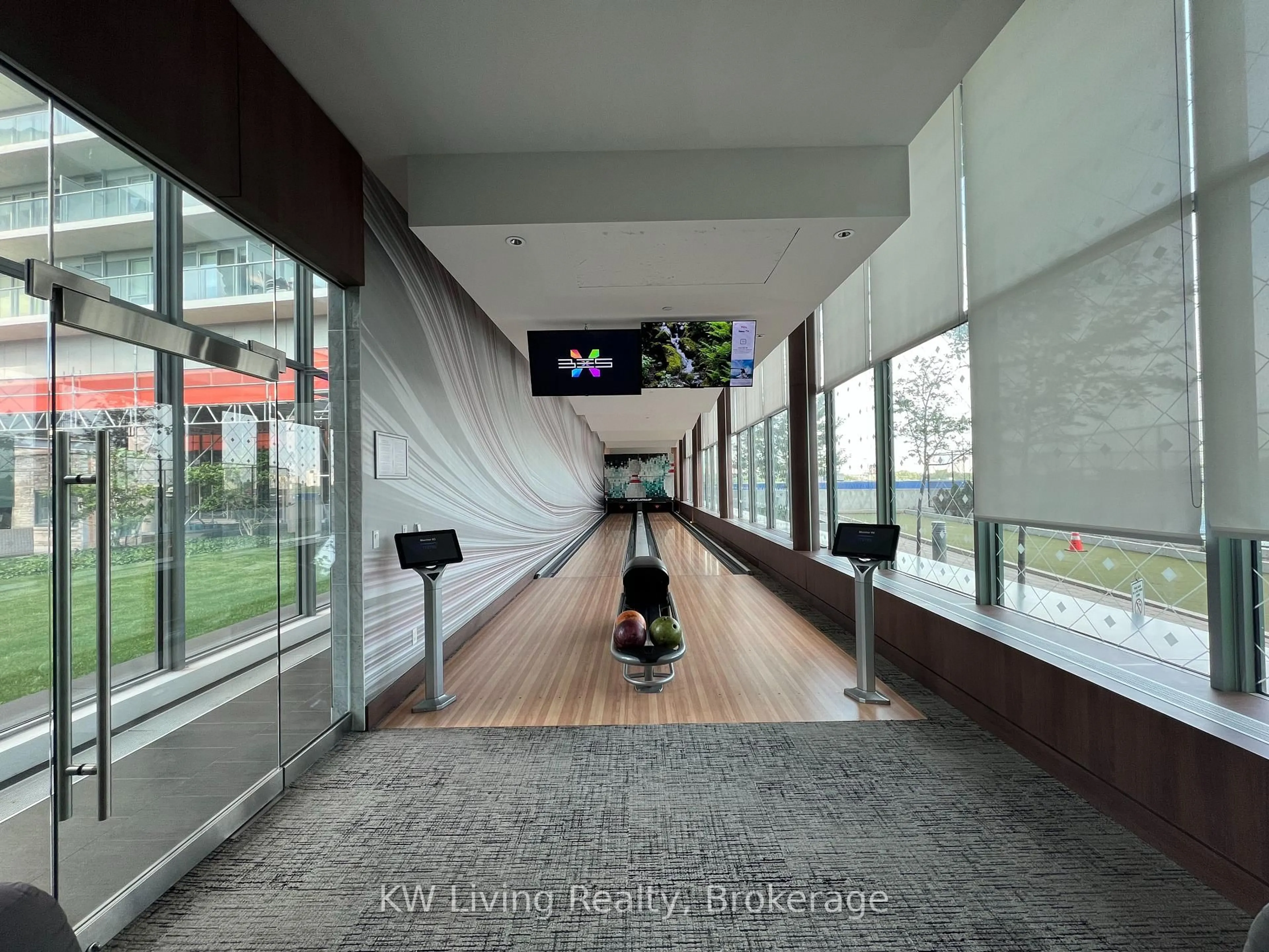 Indoor foyer for 117 Mcmahon Dr #206, Toronto Ontario M2K 0E4