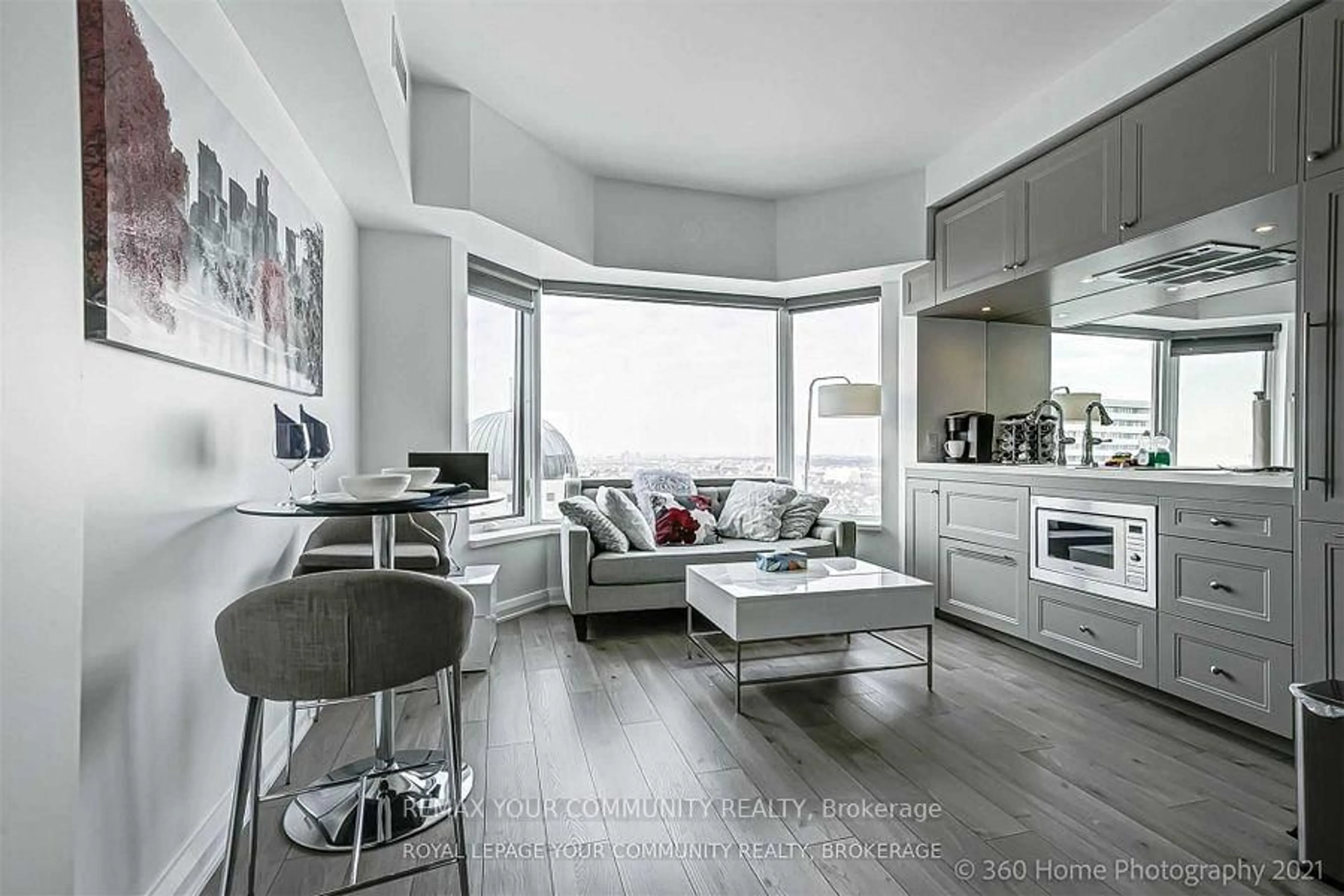 Open concept kitchen, wood/laminate floor for 155 Yorkville Ave #3115, Toronto Ontario M5R 0B4