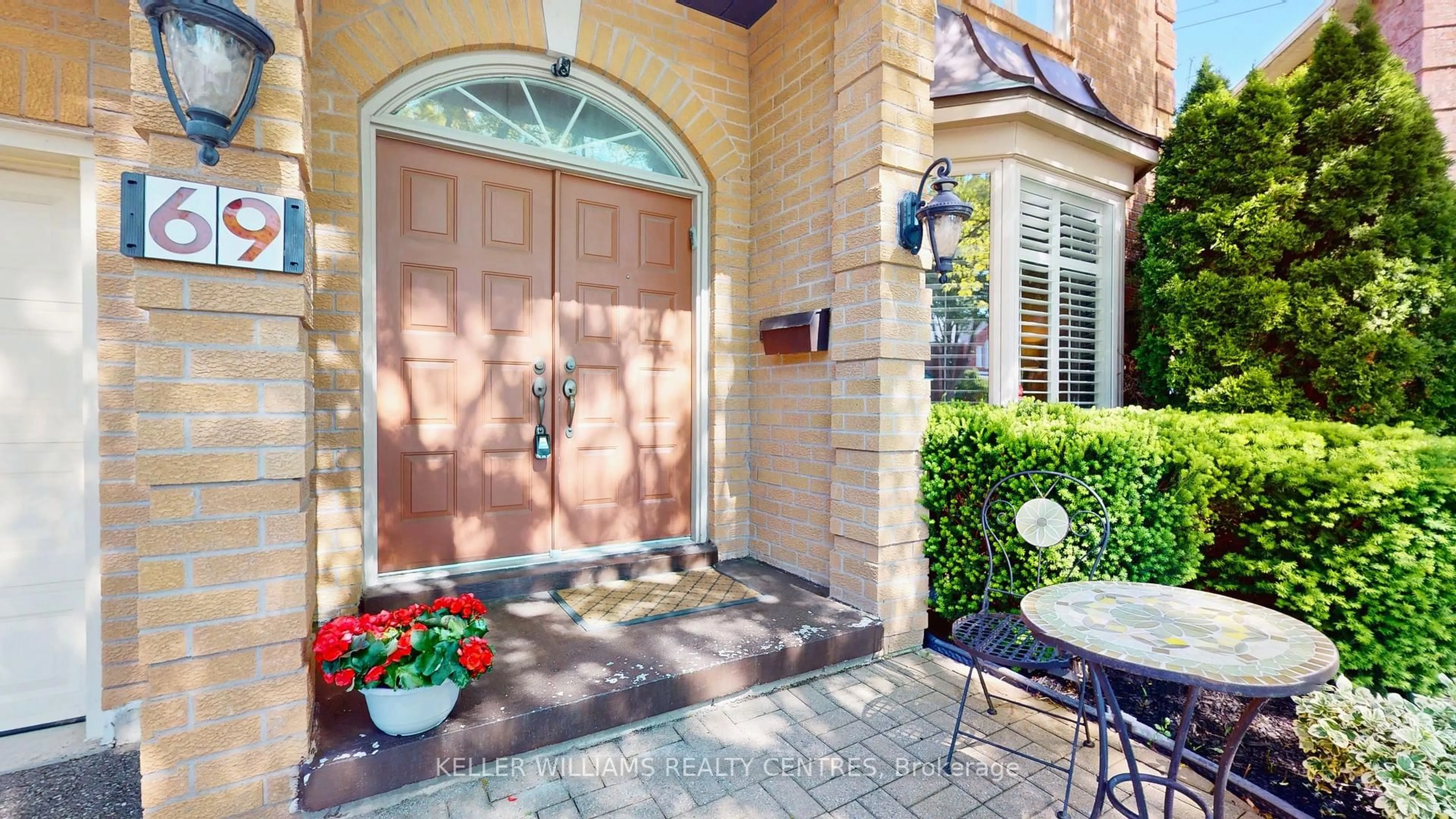 Indoor entryway for 69 Gustav Cres, Toronto Ontario M2M 4G9