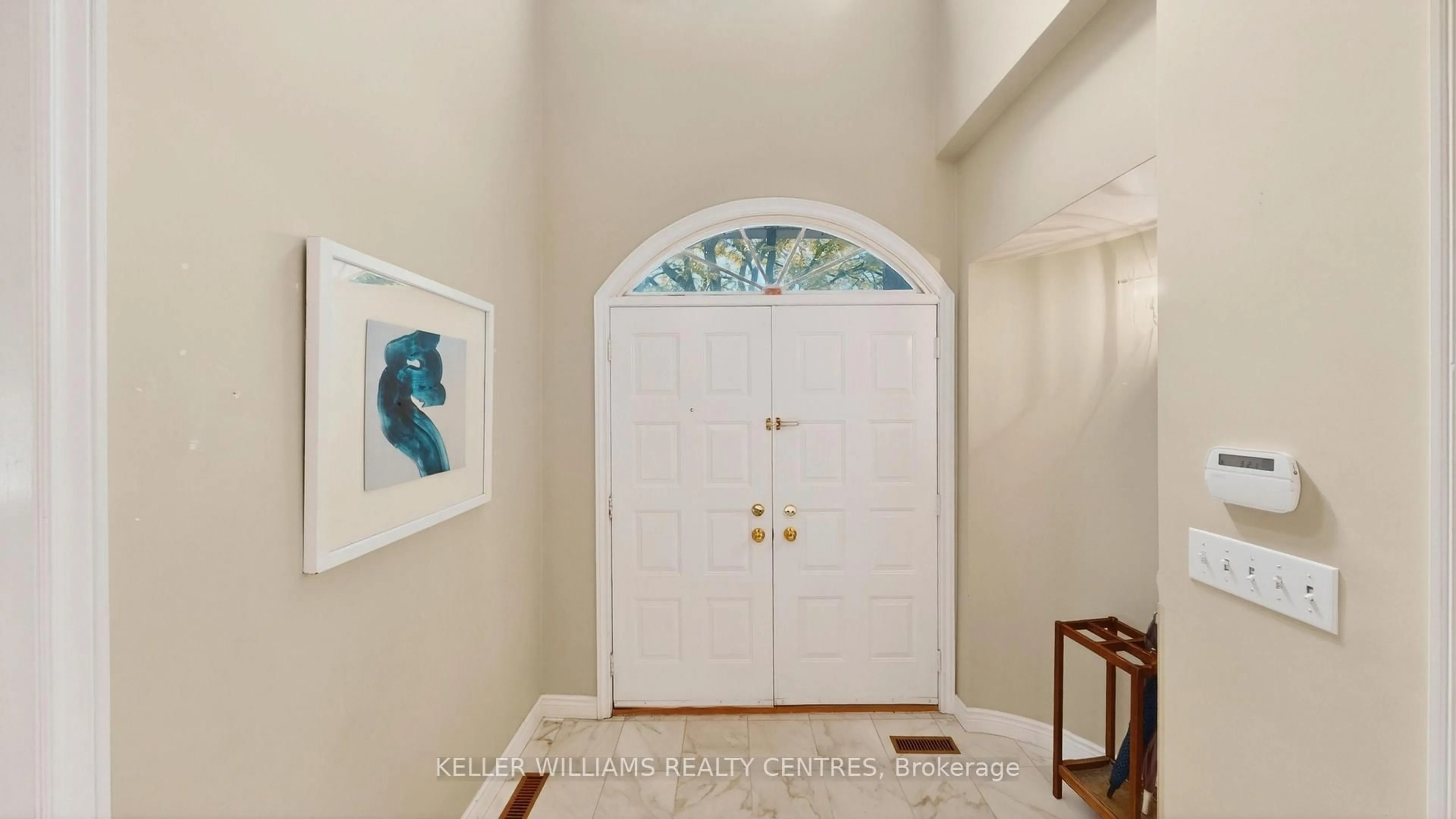 Indoor entryway for 69 Gustav Cres, Toronto Ontario M2M 4G9