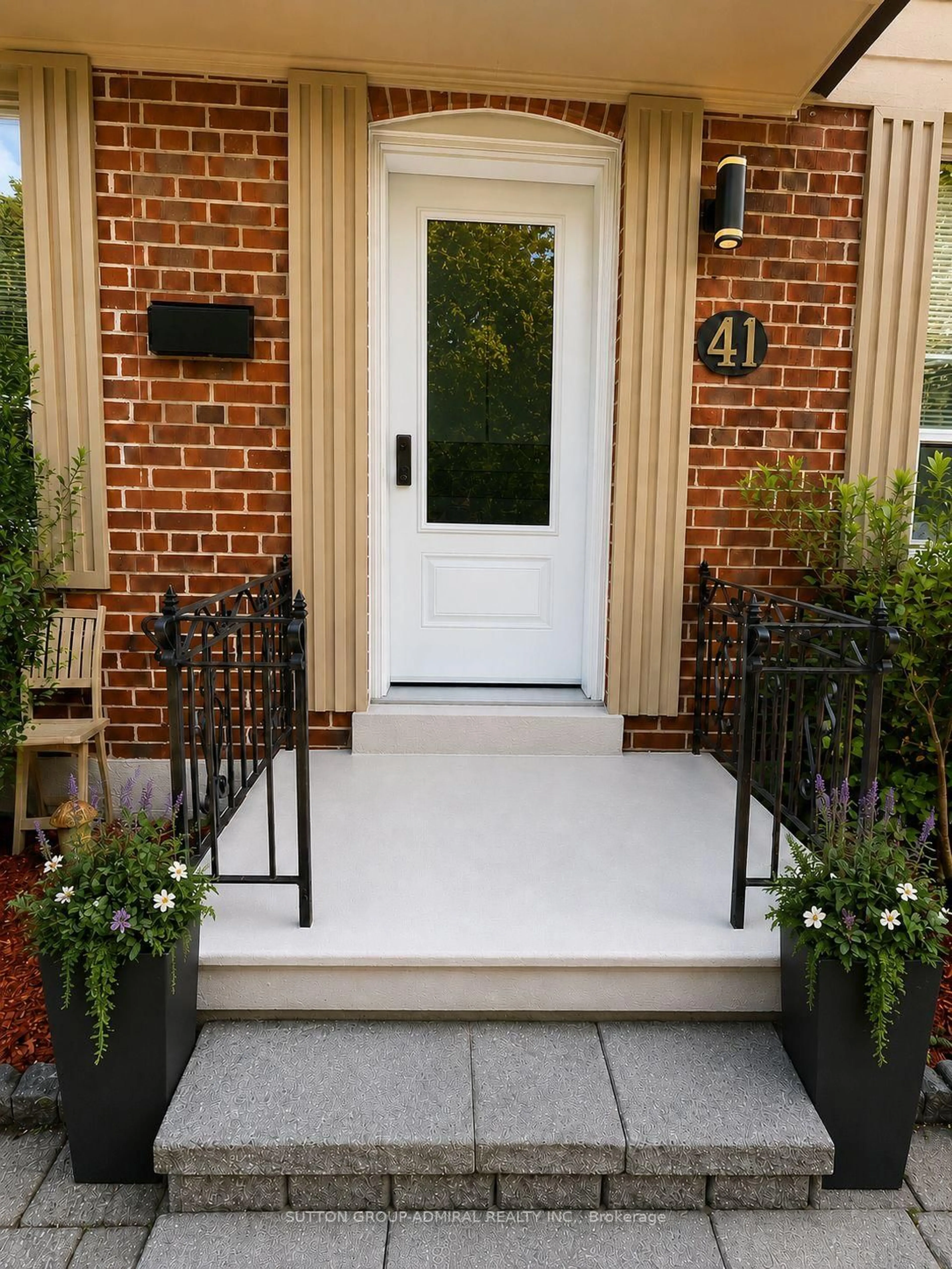 Indoor entryway for 41 Athabaska Ave, Toronto Ontario M2M 2T6
