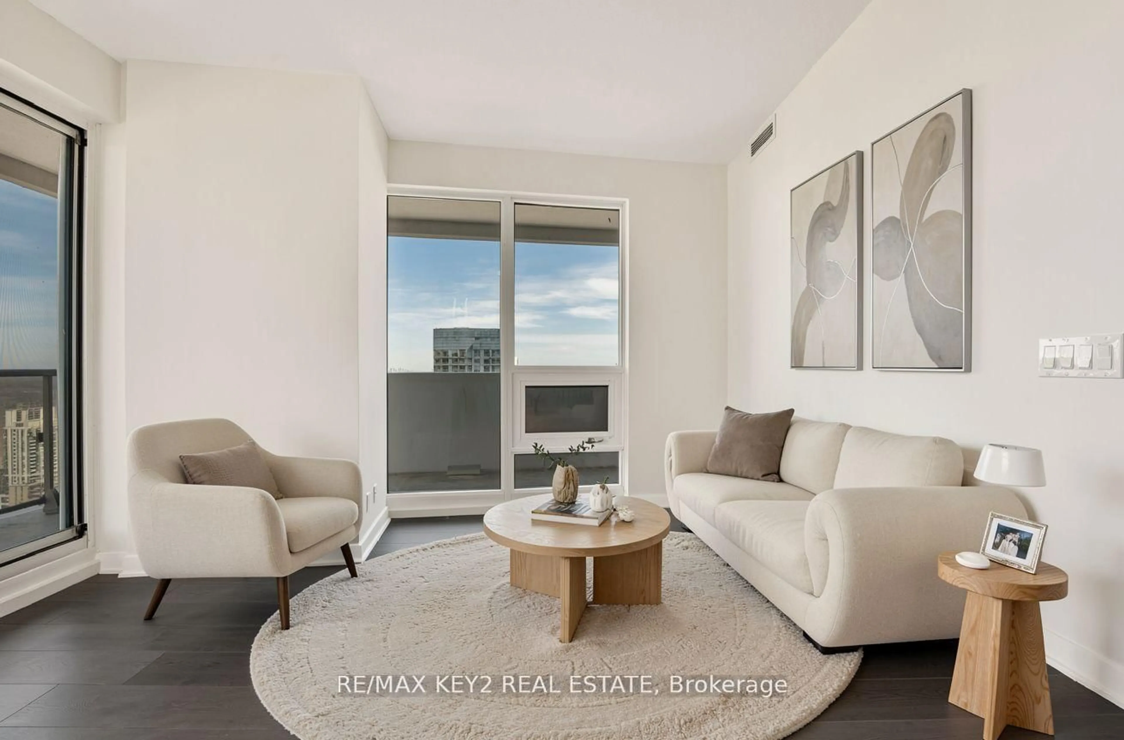 Living room with furniture, unknown for 2221 Yonge St #3402, Toronto Ontario M4S 0B8