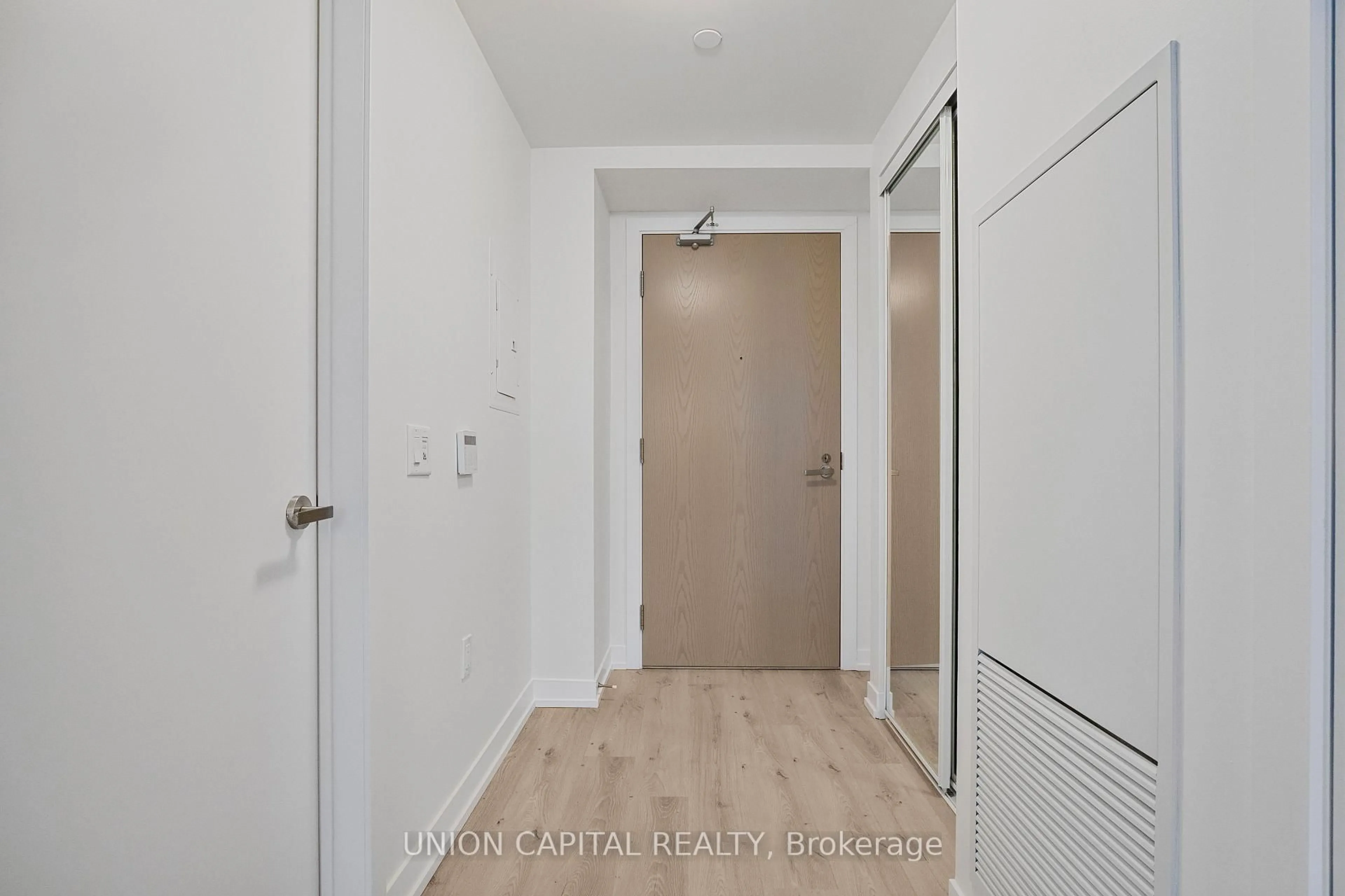 Indoor entryway for 138 downes St #4715, Toronto Ontario M5E 0E4