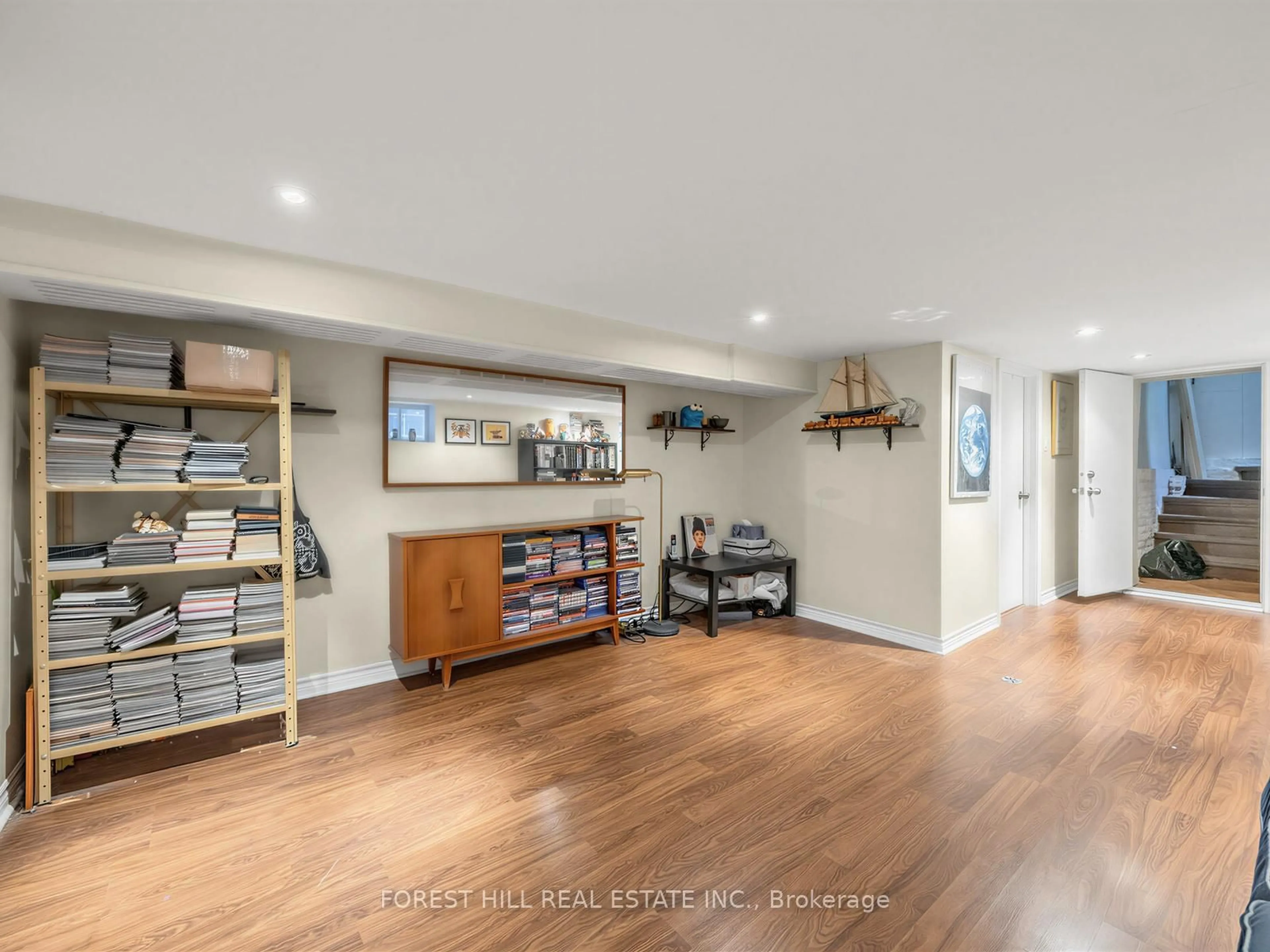 Indoor entryway for 144 Rushton Rd, Toronto Ontario M6G 3J1