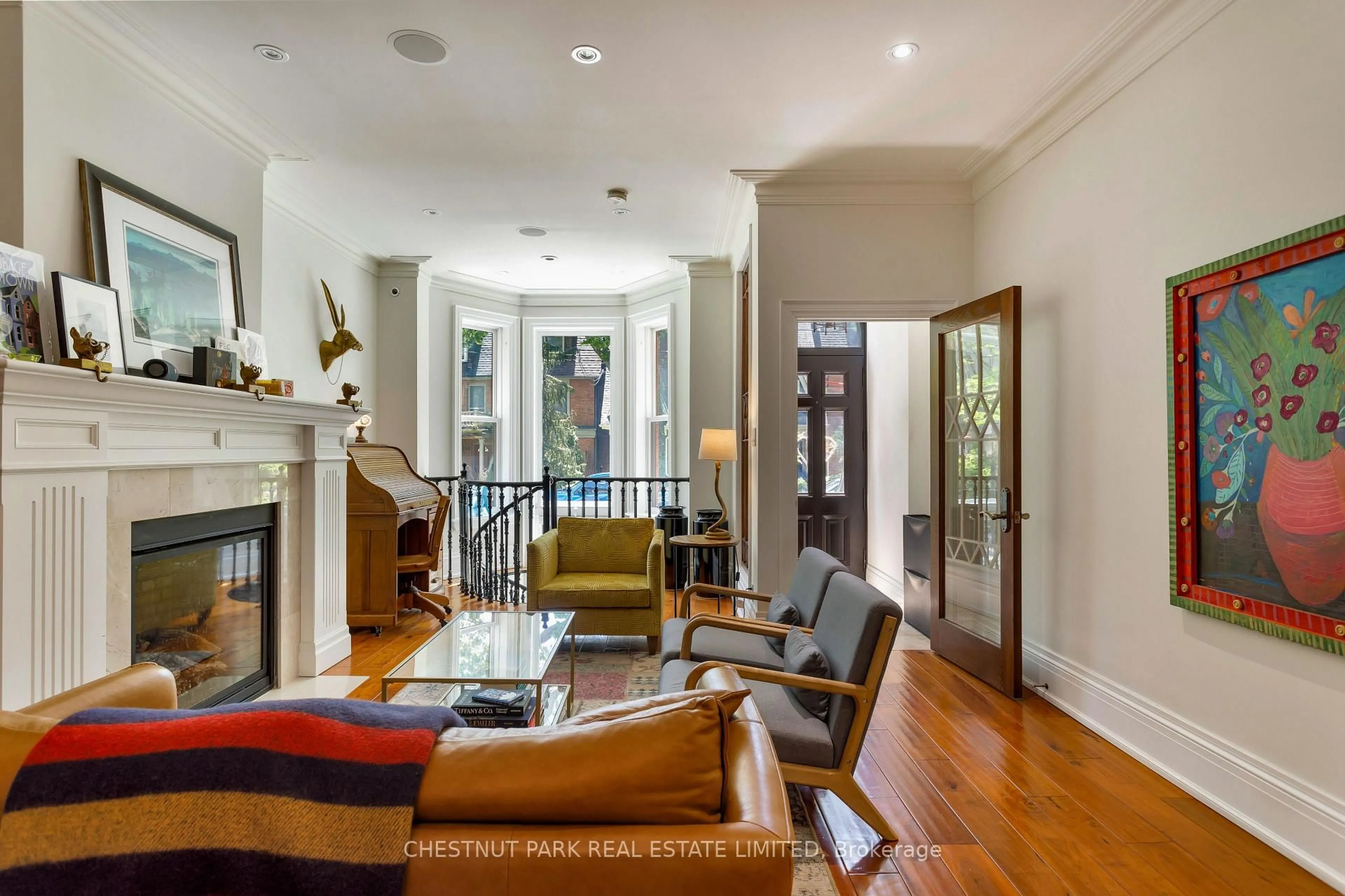 Indoor foyer for 466 Wellesley St, Toronto Ontario M4X 1H9