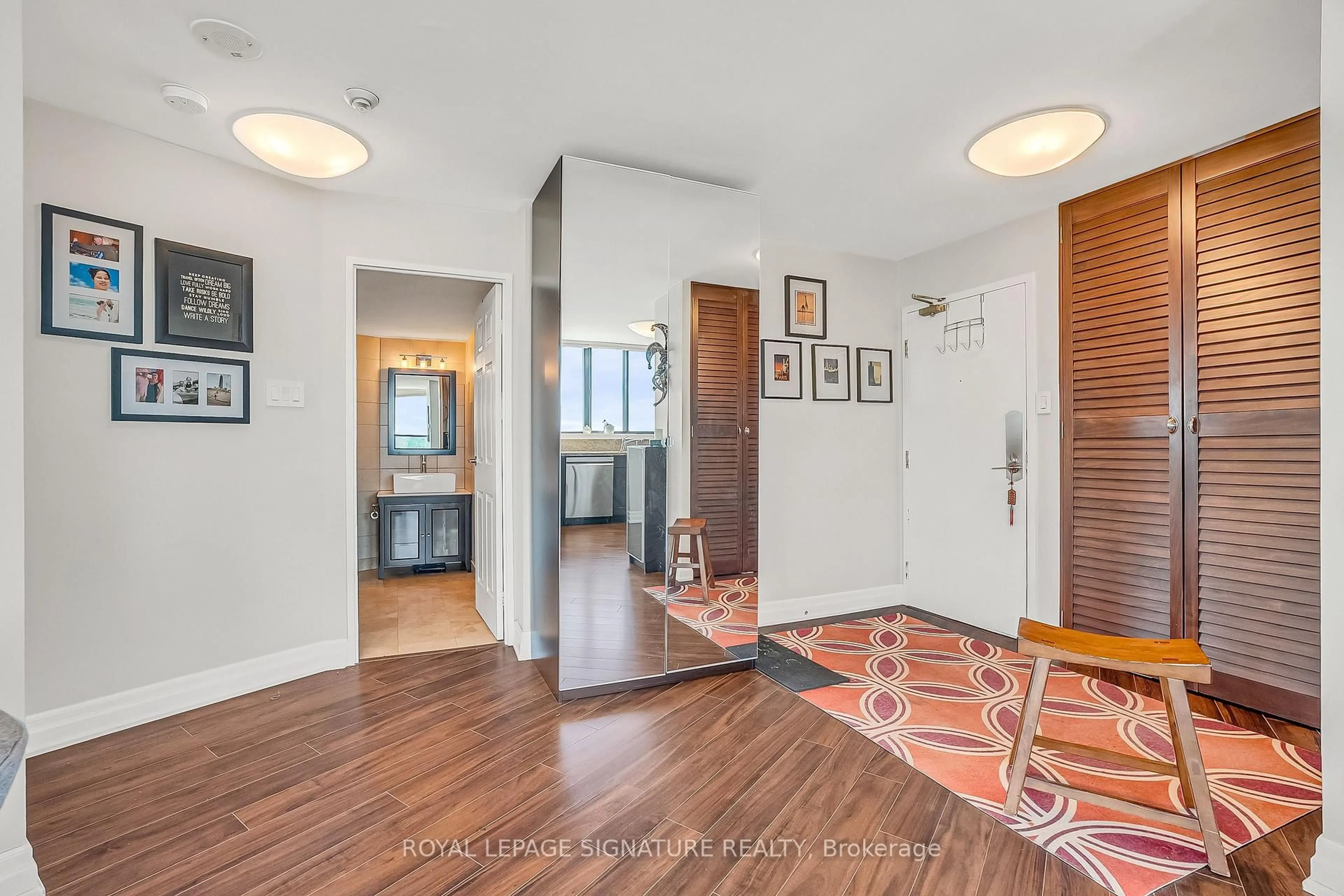 Indoor entryway for 250 Queens Quay #1702, Toronto Ontario M5J 2N2