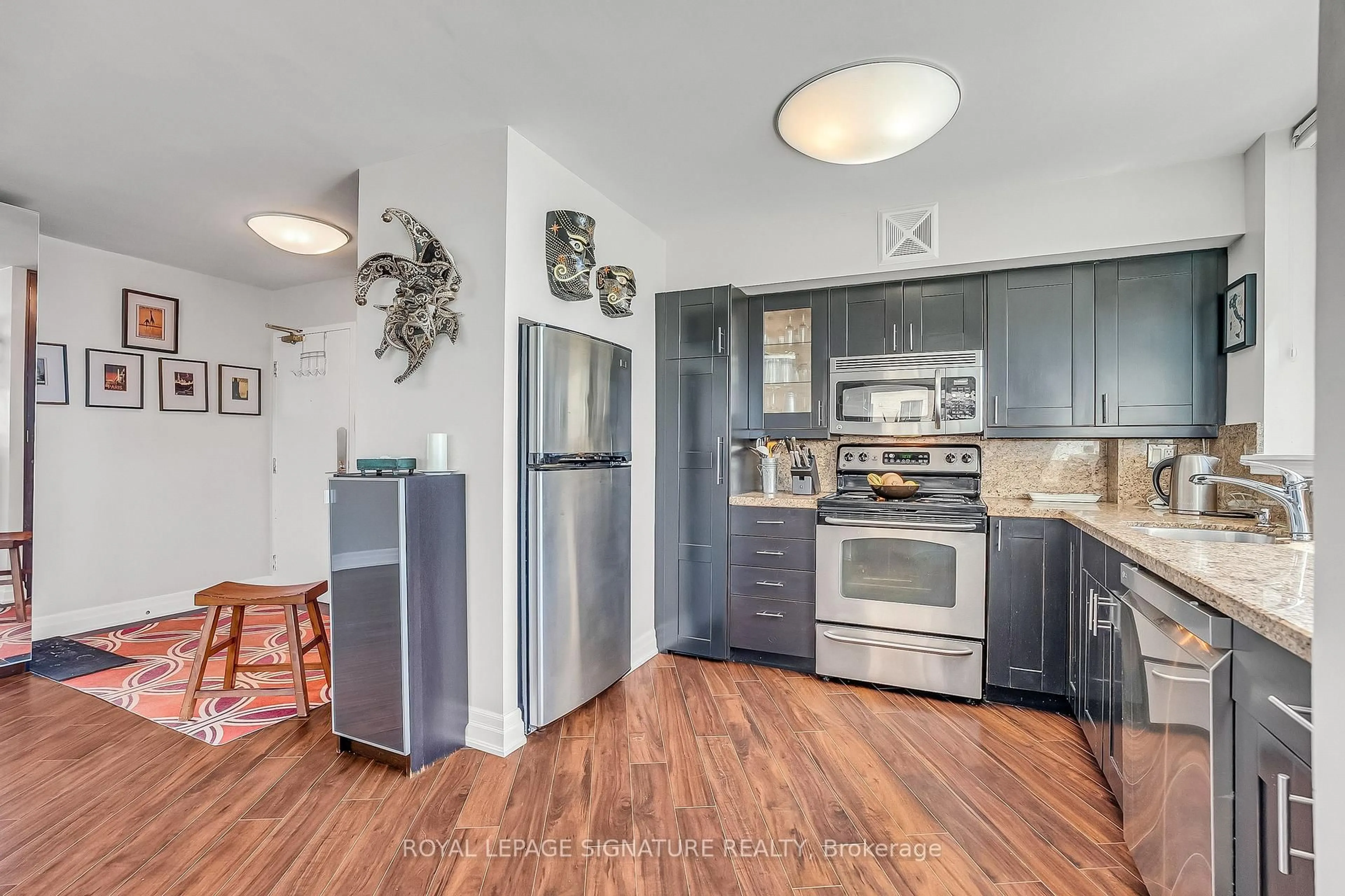 Open concept kitchen, unknown for 250 Queens Quay #1702, Toronto Ontario M5J 2N2