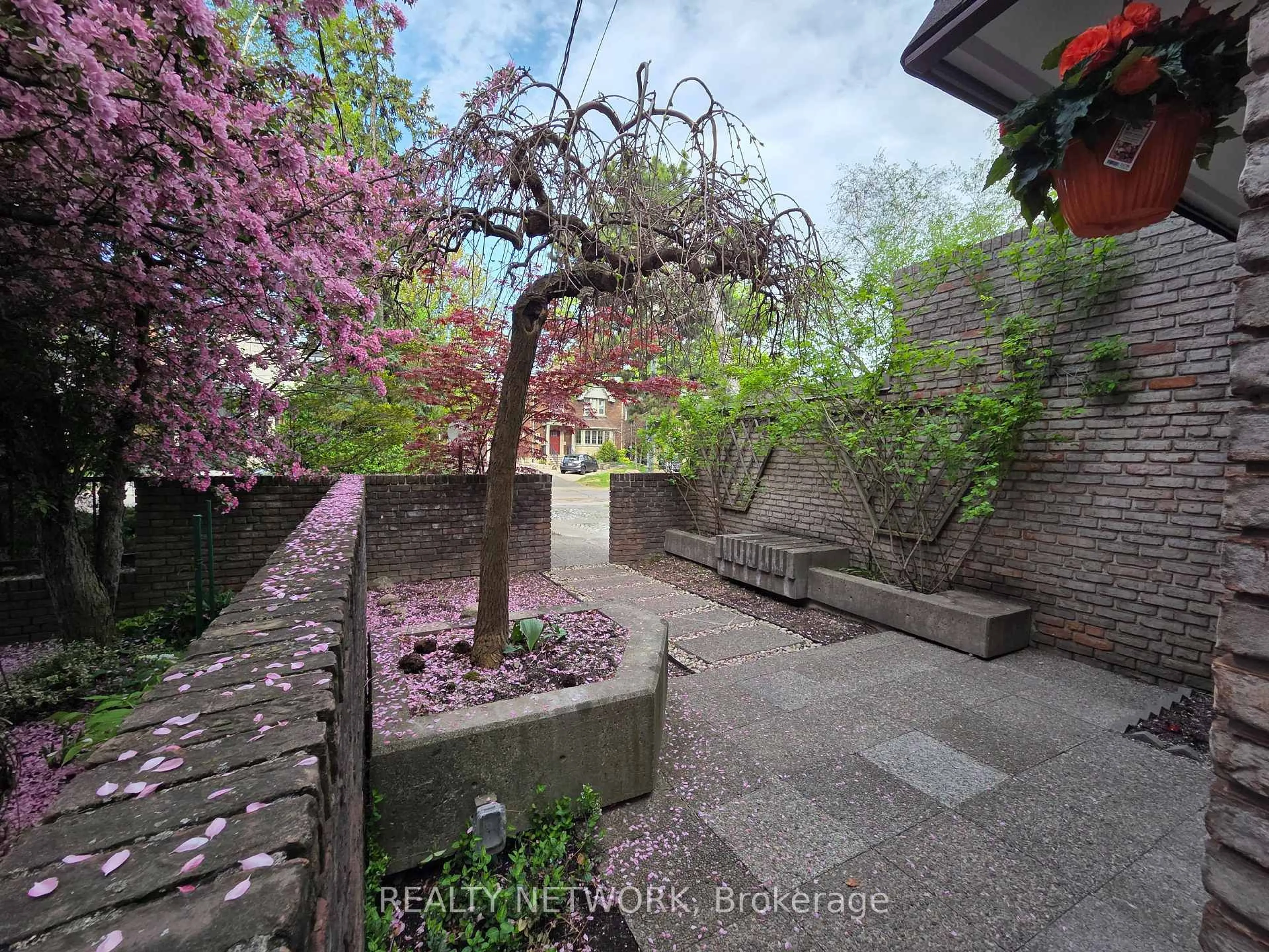 Patio, street for 89 Elmsthorpe Ave, Toronto Ontario M5P 2L8