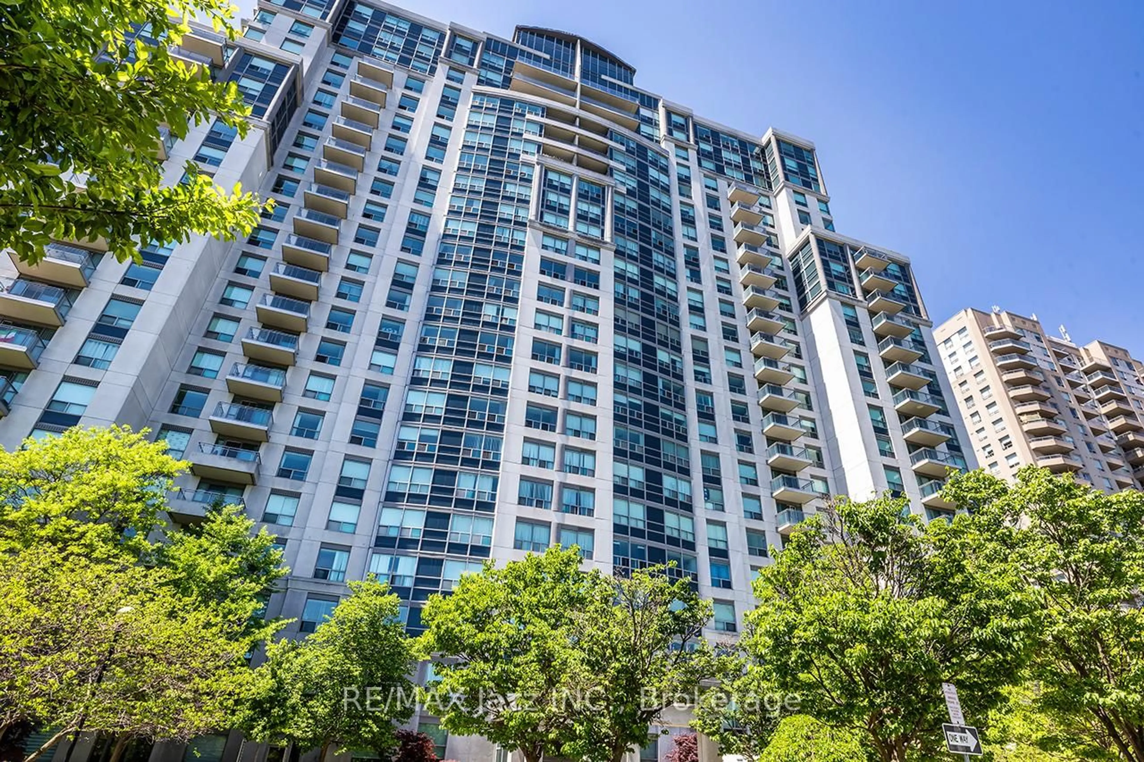 A pic from outside/outdoor area/front of a property/back of a property/a pic from drone, city buildings view from balcony for 188 Doris Ave #1407, Toronto Ontario M2N 6Z5