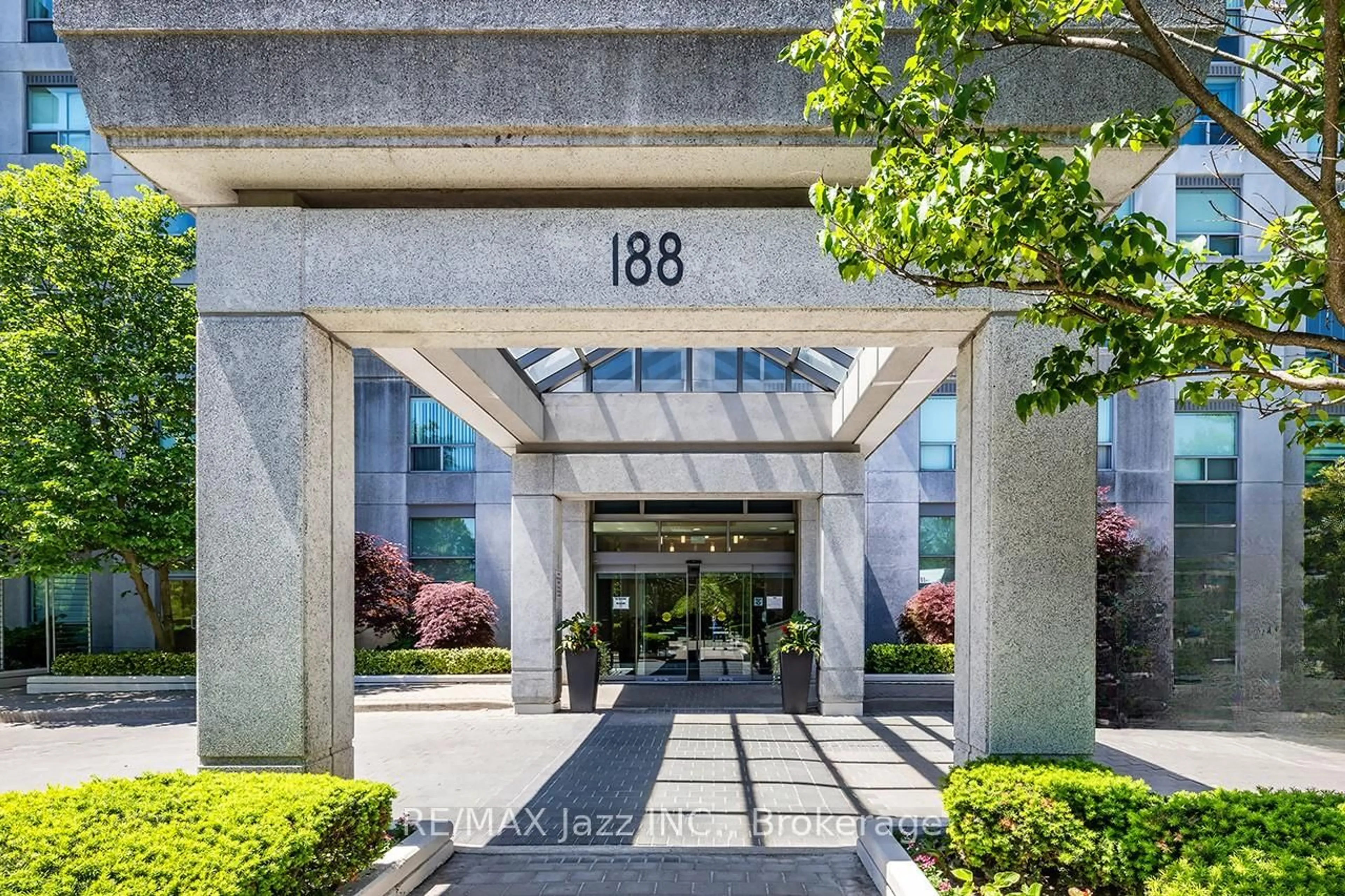 Indoor foyer for 188 Doris Ave #1407, Toronto Ontario M2N 6Z5