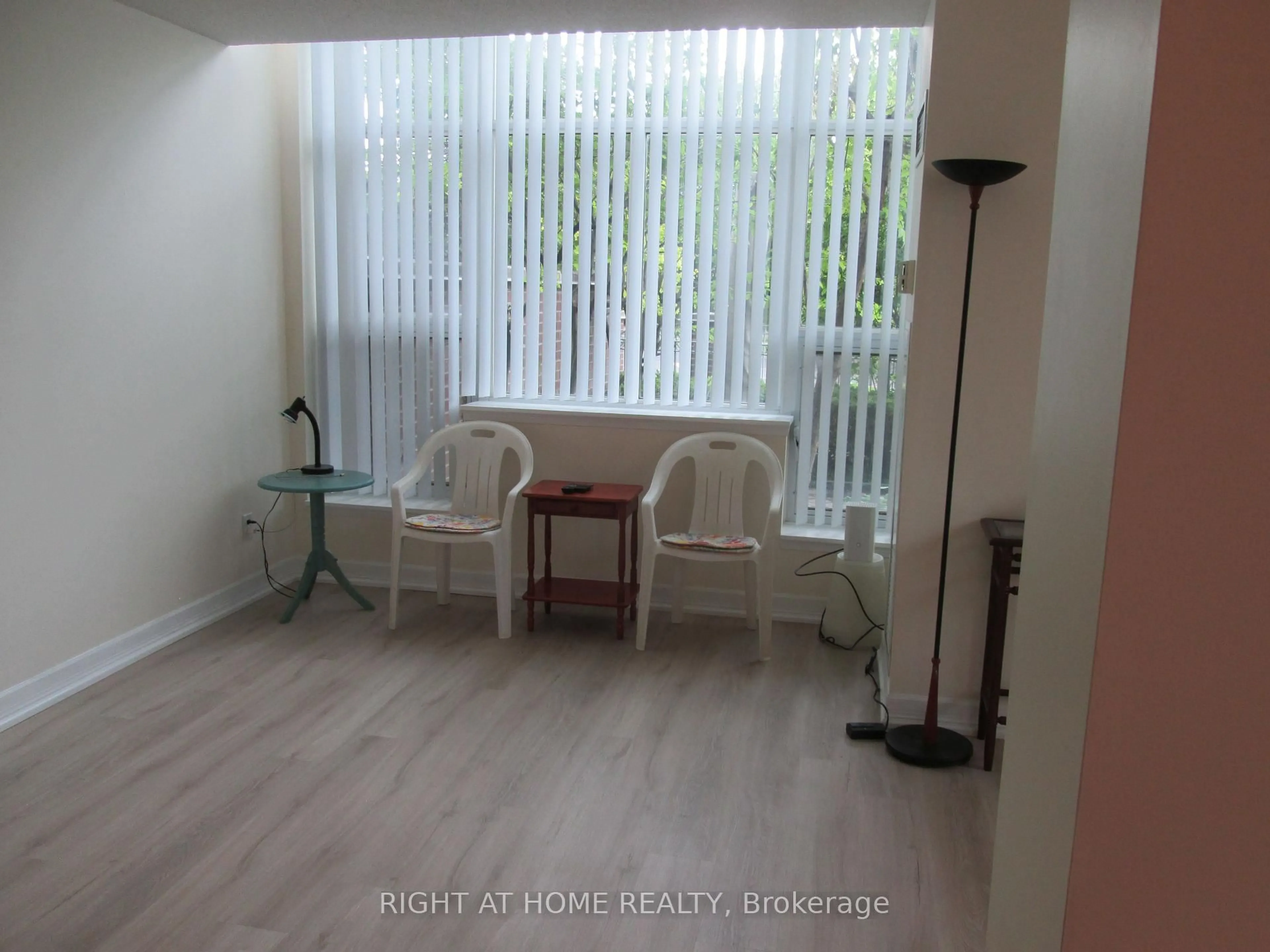 Unknown for 233 Beecroft Rd #111, Toronto Ontario M2N 6Z9