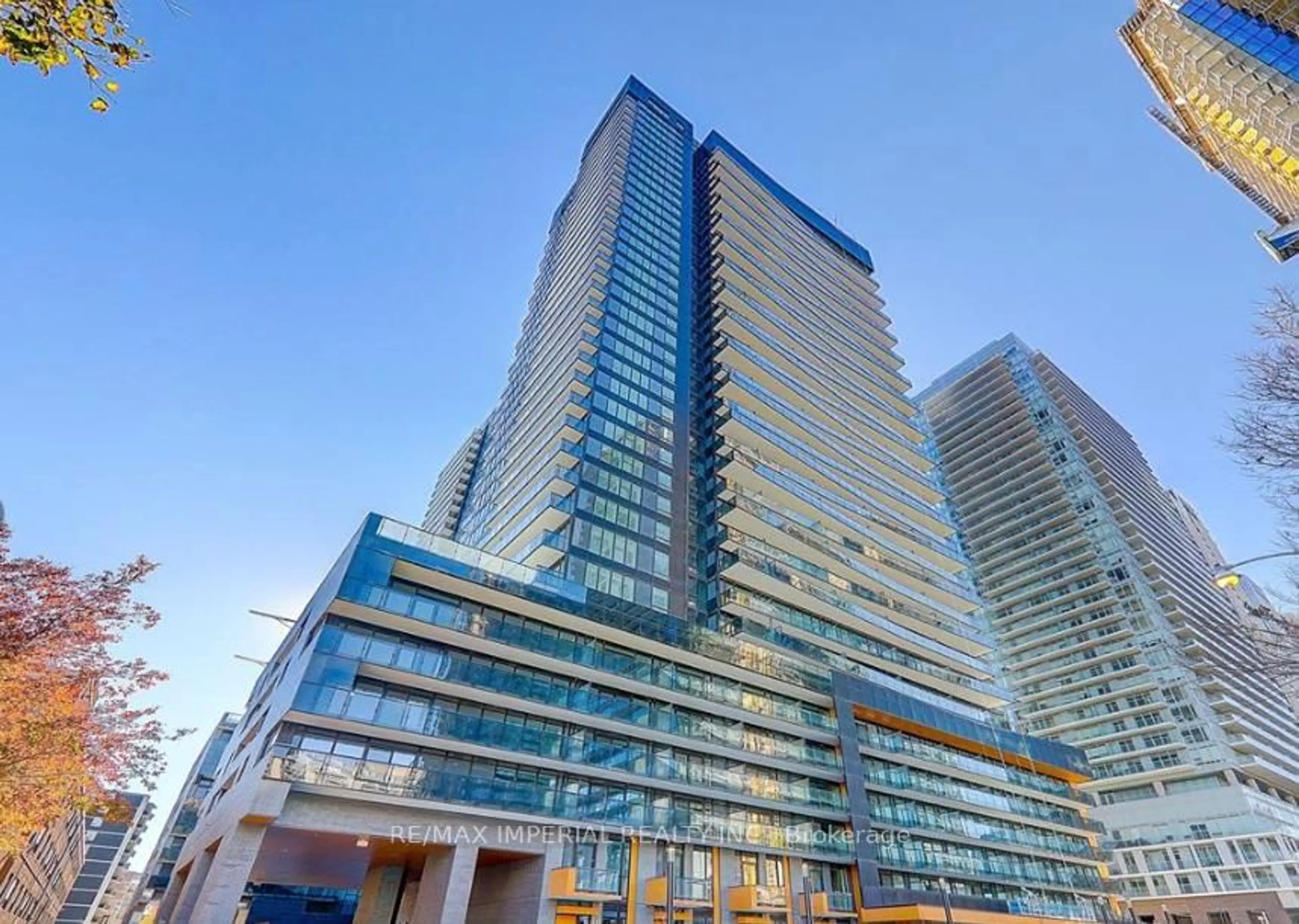 Indoor foyer for 117 Broadway Ave #1611, Toronto Ontario M4P 1V3