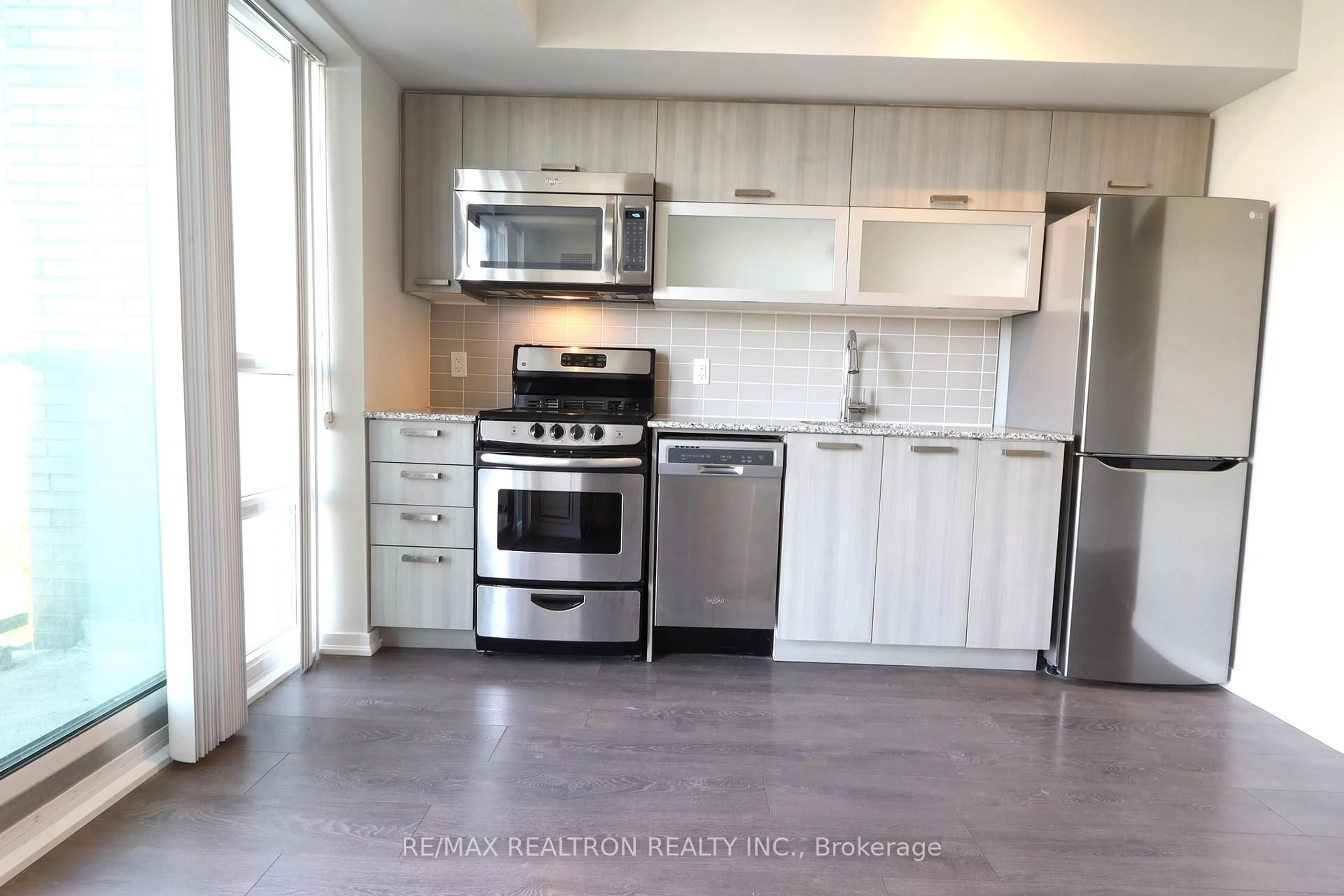 Standard kitchen, unknown for 68 Abell St #647, Toronto Ontario M6J 0B1