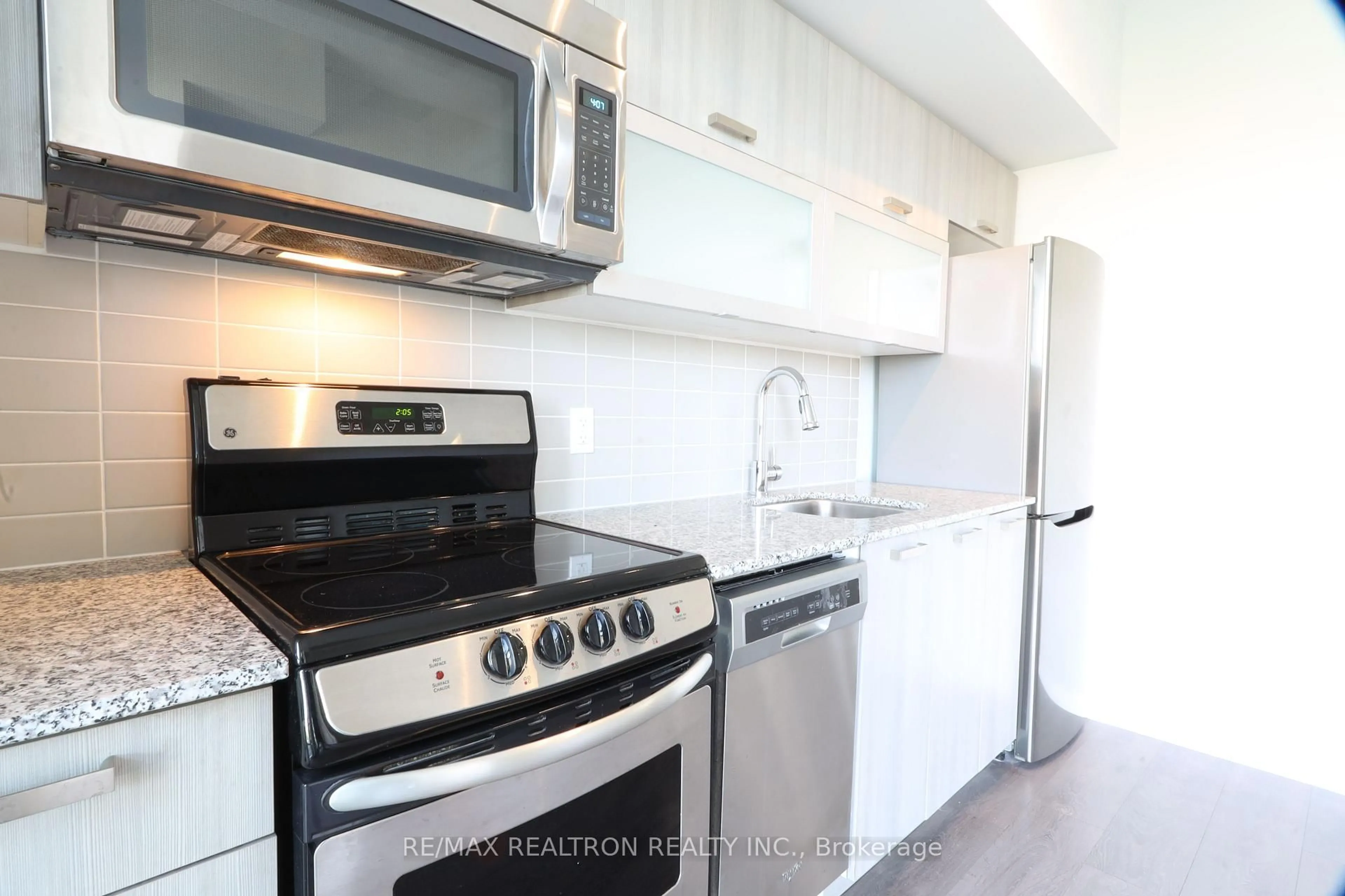 Standard kitchen, unknown for 68 Abell St #647, Toronto Ontario M6J 0B1