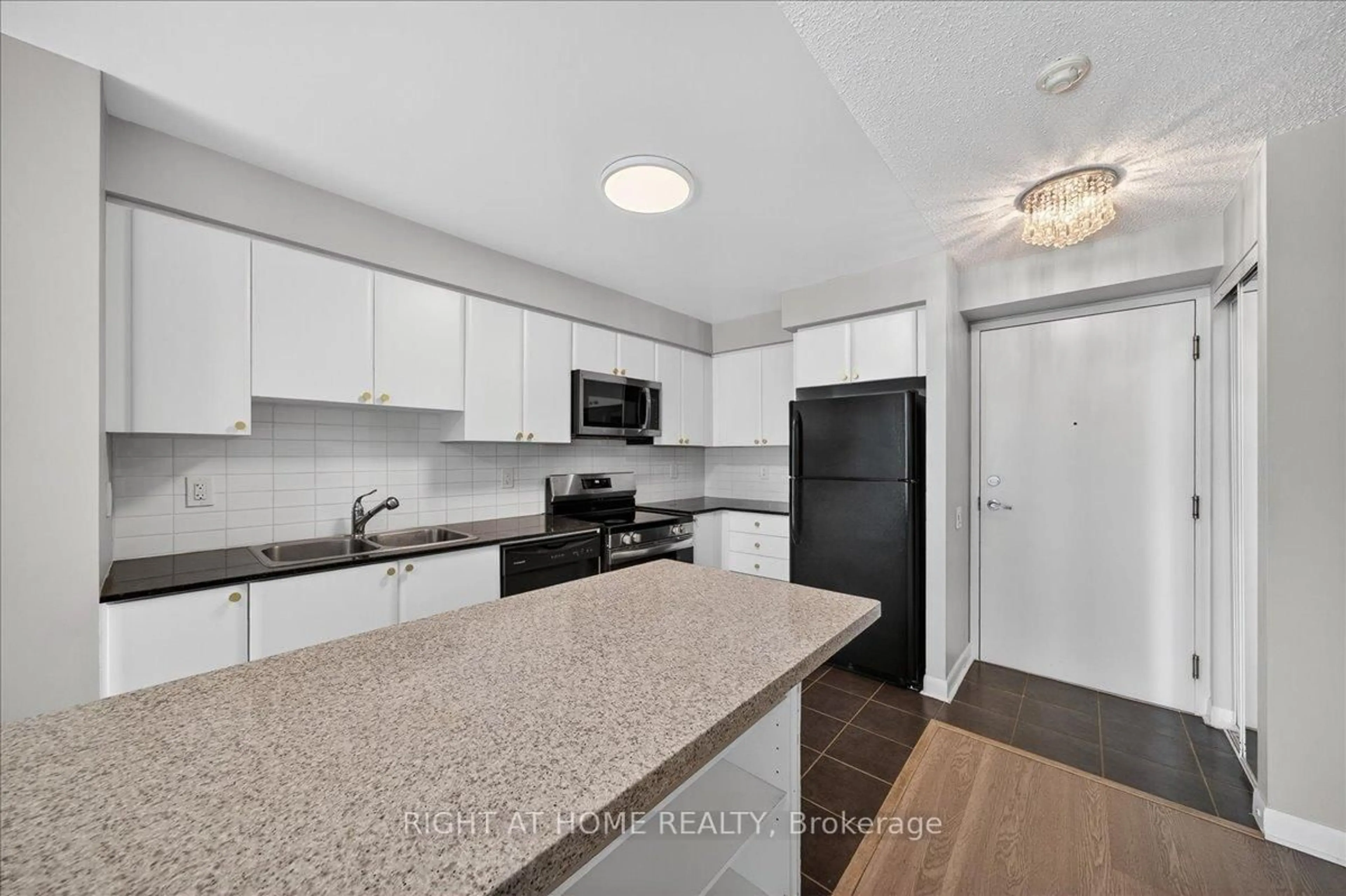 Standard kitchen, unknown for 525 Wilson Ave #827, Toronto Ontario M3H 0A7