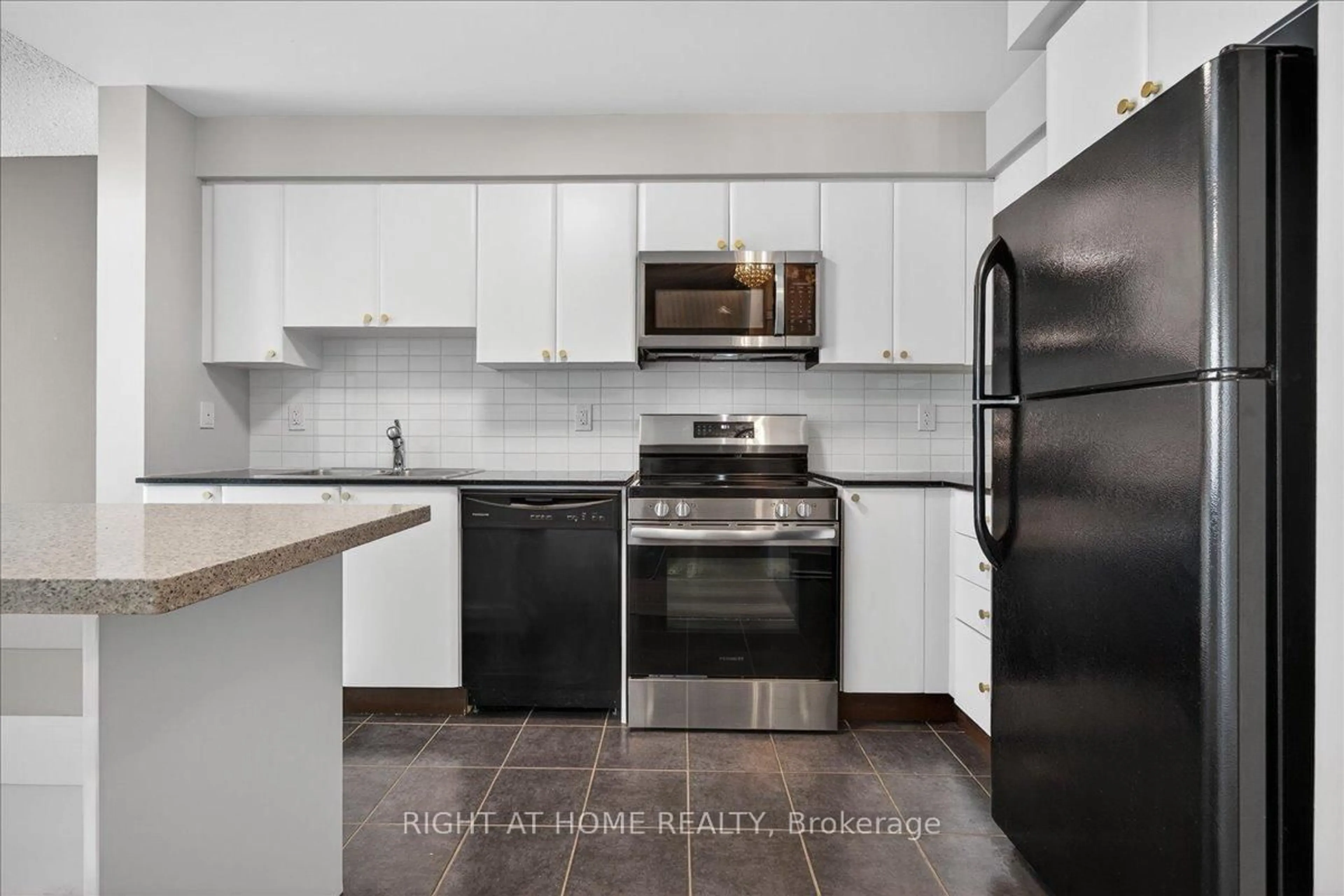 Standard kitchen, unknown for 525 Wilson Ave #827, Toronto Ontario M3H 0A7