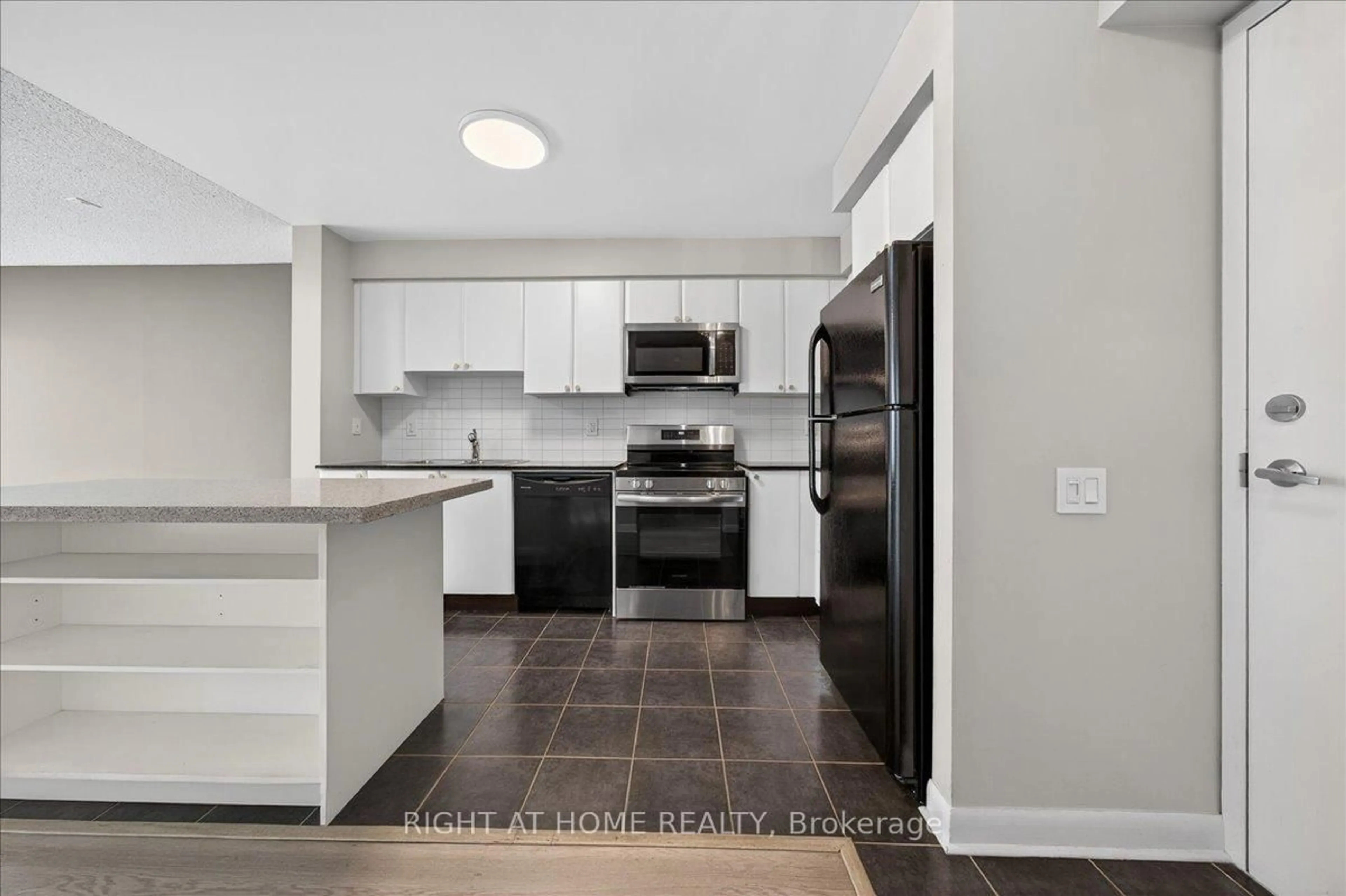 Standard kitchen, unknown for 525 Wilson Ave #827, Toronto Ontario M3H 0A7