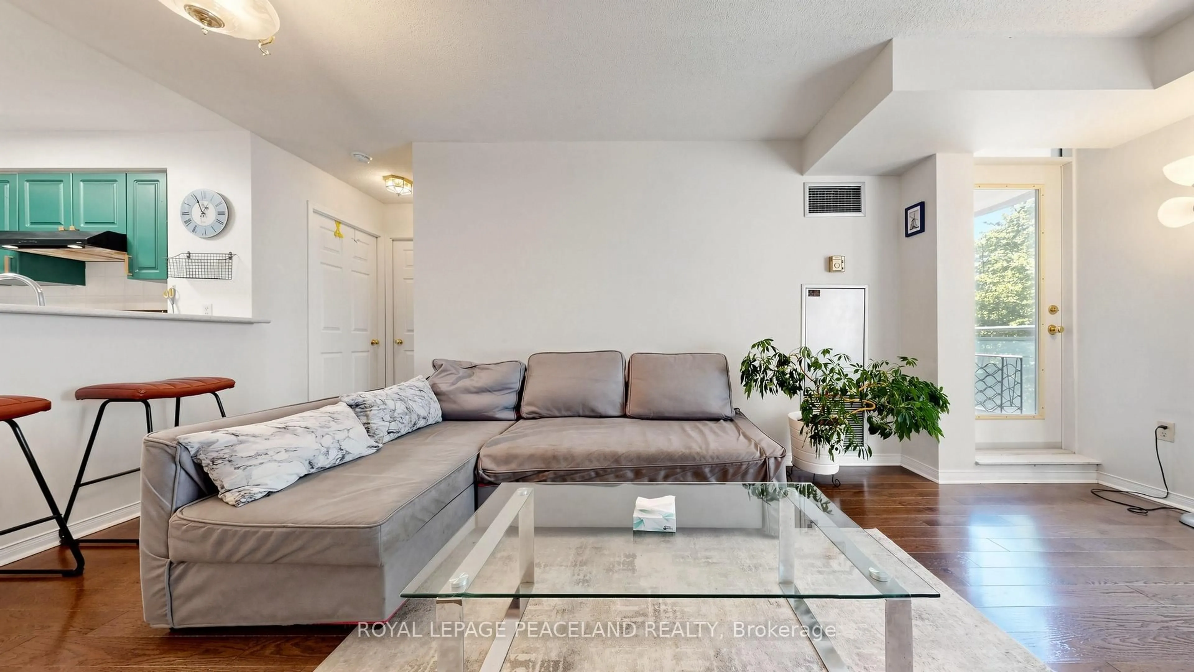 Living room with furniture, unknown for 18 Pemberton Ave #409, Toronto Ontario M2M 1Y1