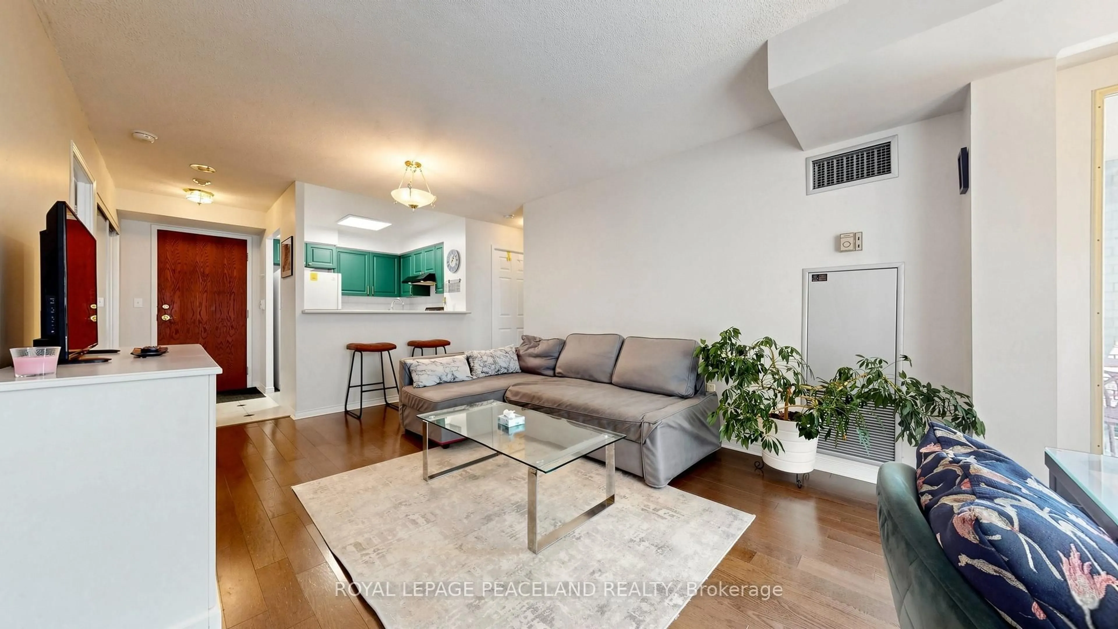 Living room with furniture, unknown for 18 Pemberton Ave #409, Toronto Ontario M2M 1Y1