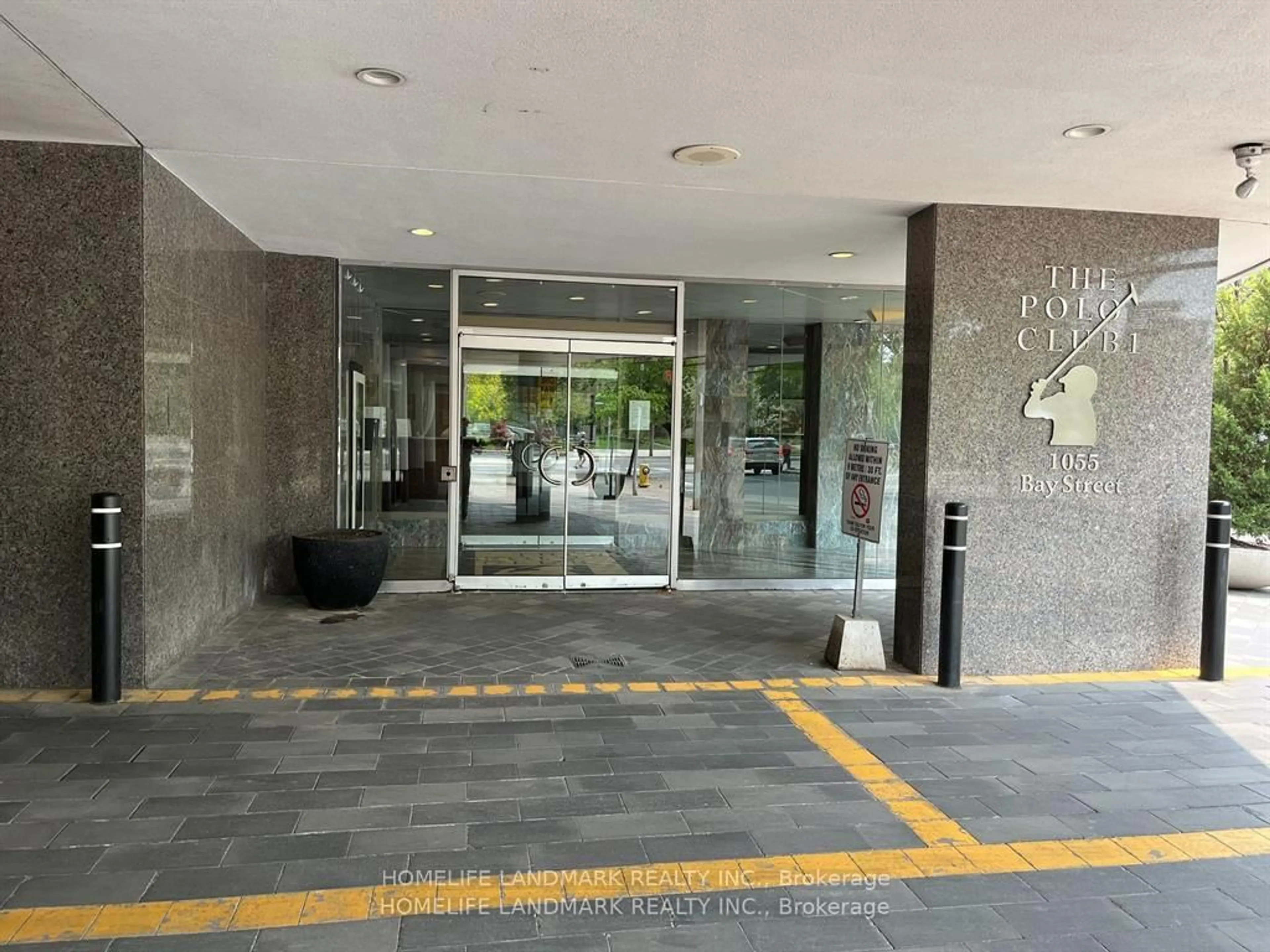 Indoor foyer for 1055 Bay St #1401, Toronto Ontario M5S 3A3