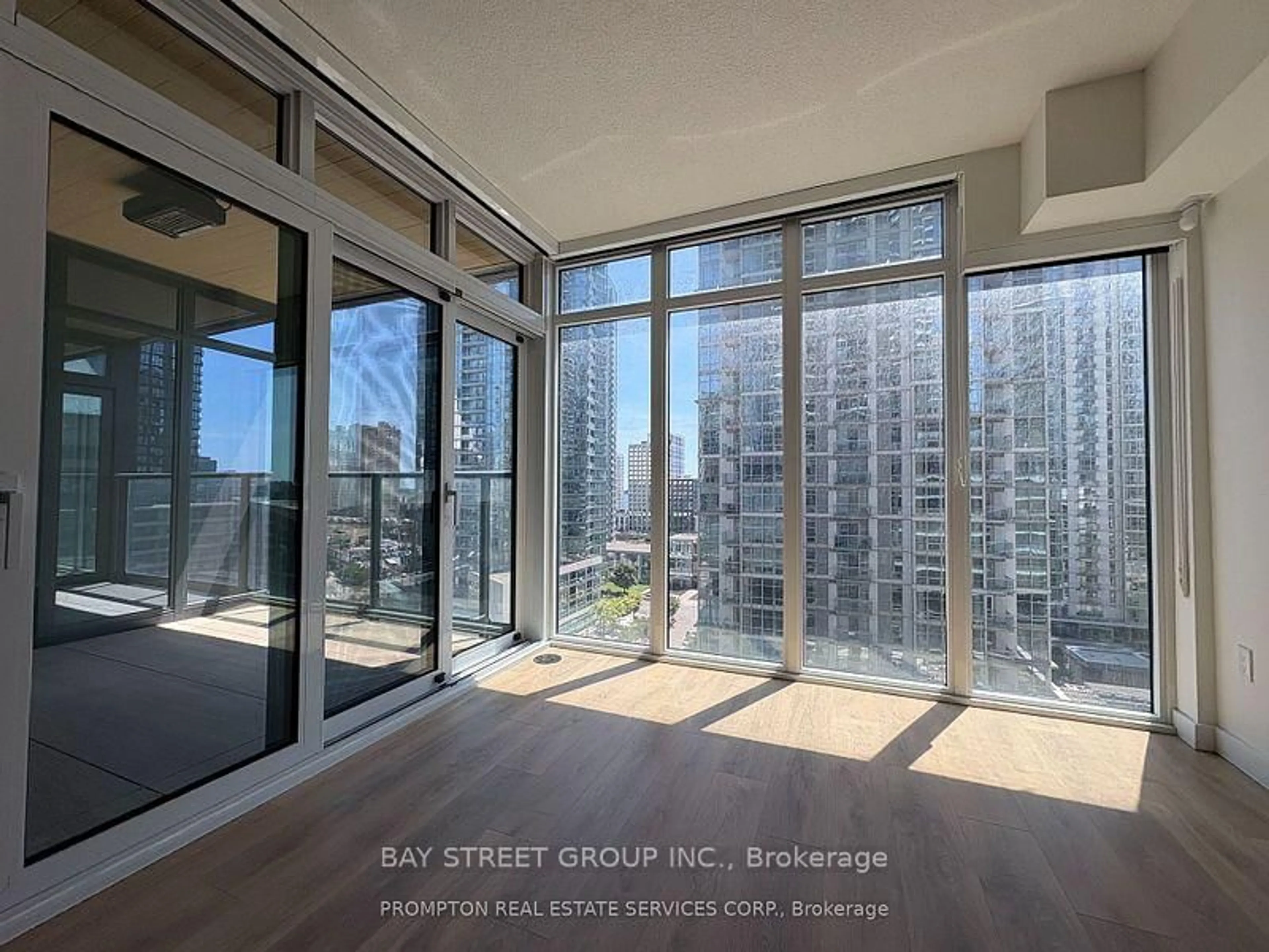 Unknown for 1 Concord Cityplace Way #912, Toronto Ontario M5V 0X3