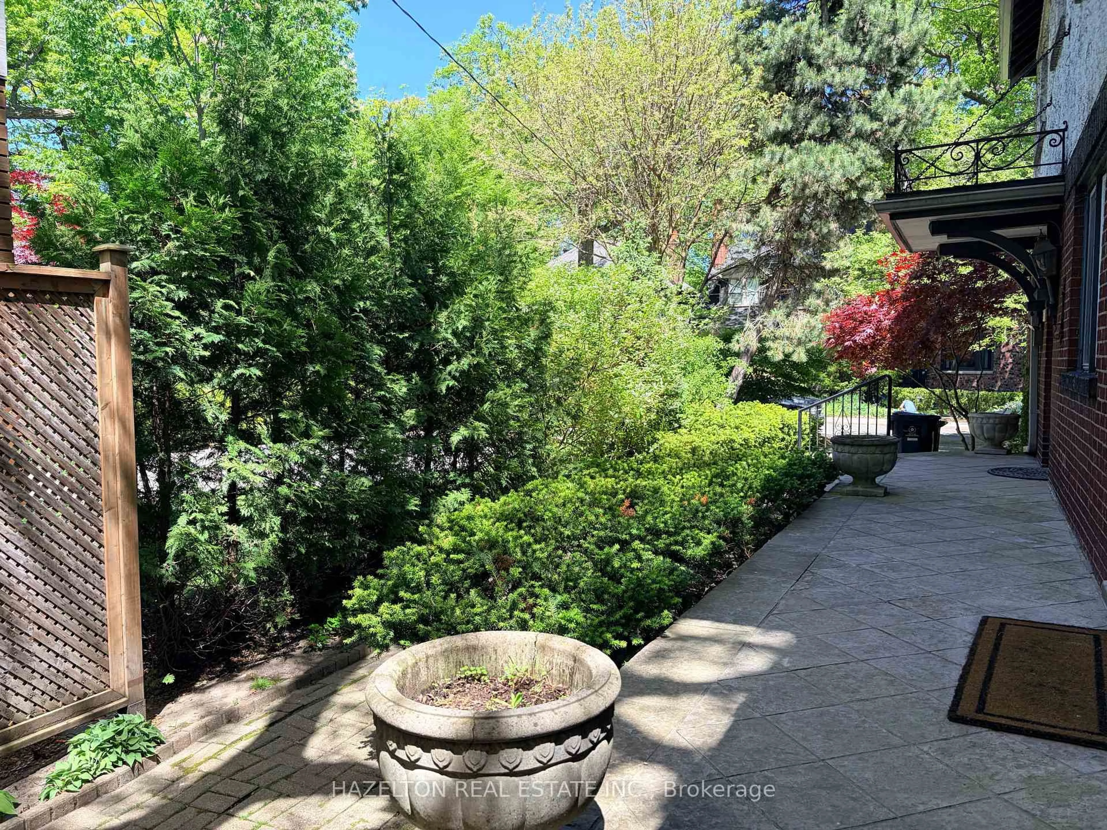Patio, street for 16 Wells Hill Ave, Toronto Ontario M5R 3A6