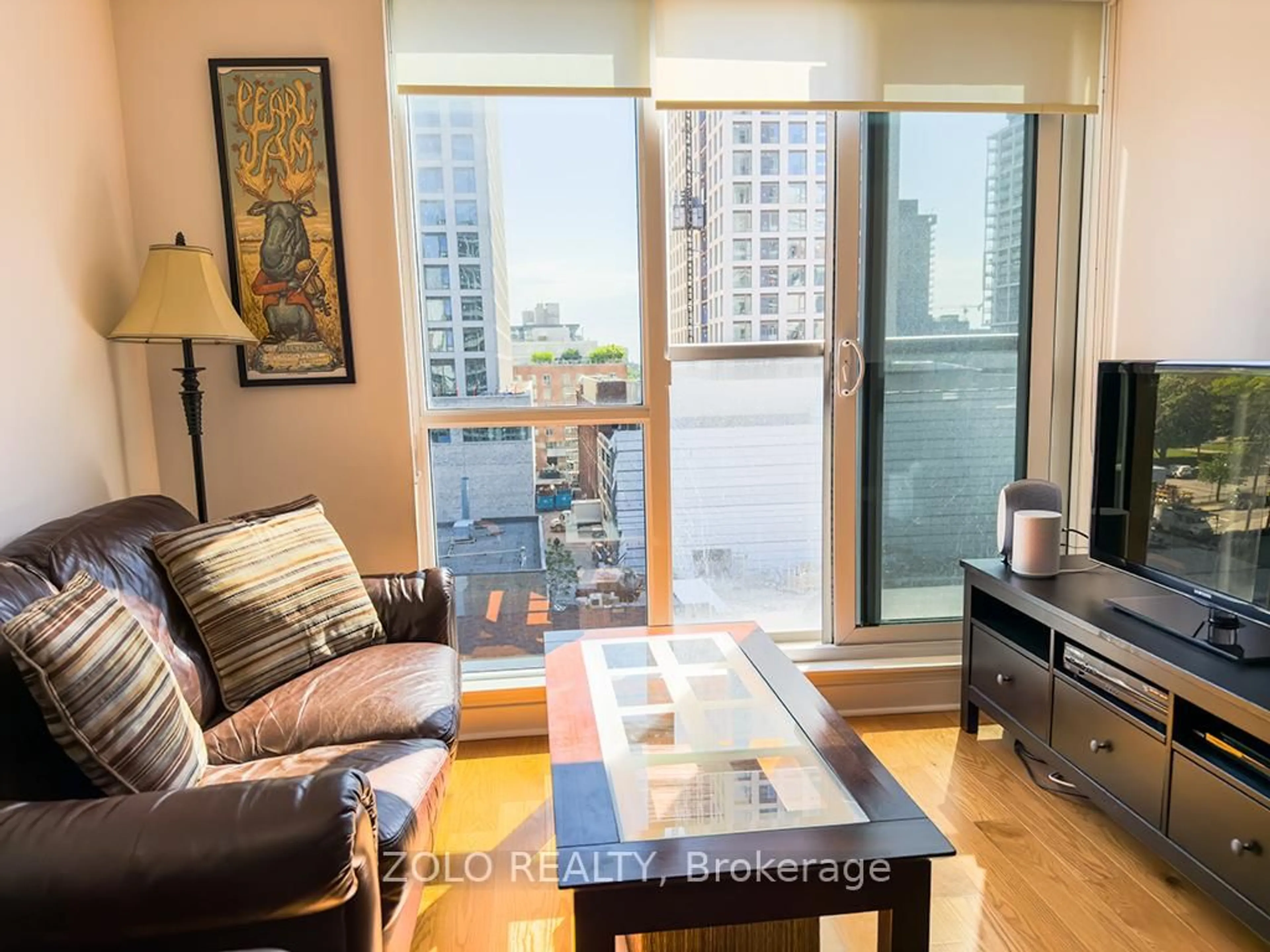 Living room with furniture, wood/laminate floor for 320 Richmond St #817, Toronto Ontario M5A 1P9