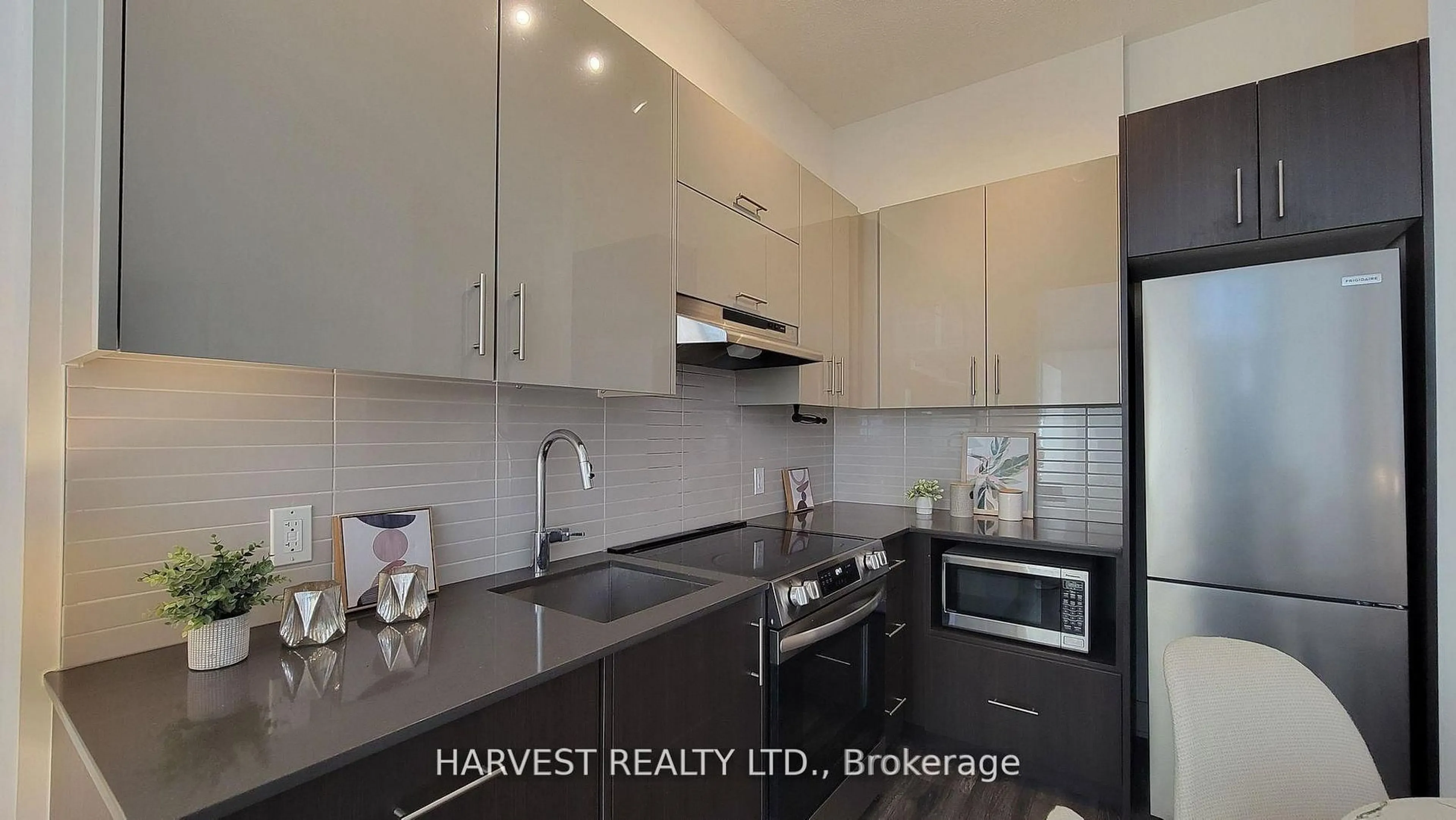 Standard kitchen, wood/laminate floor for 188 fairview mall Dr #102, Toronto Ontario M2J 0H7