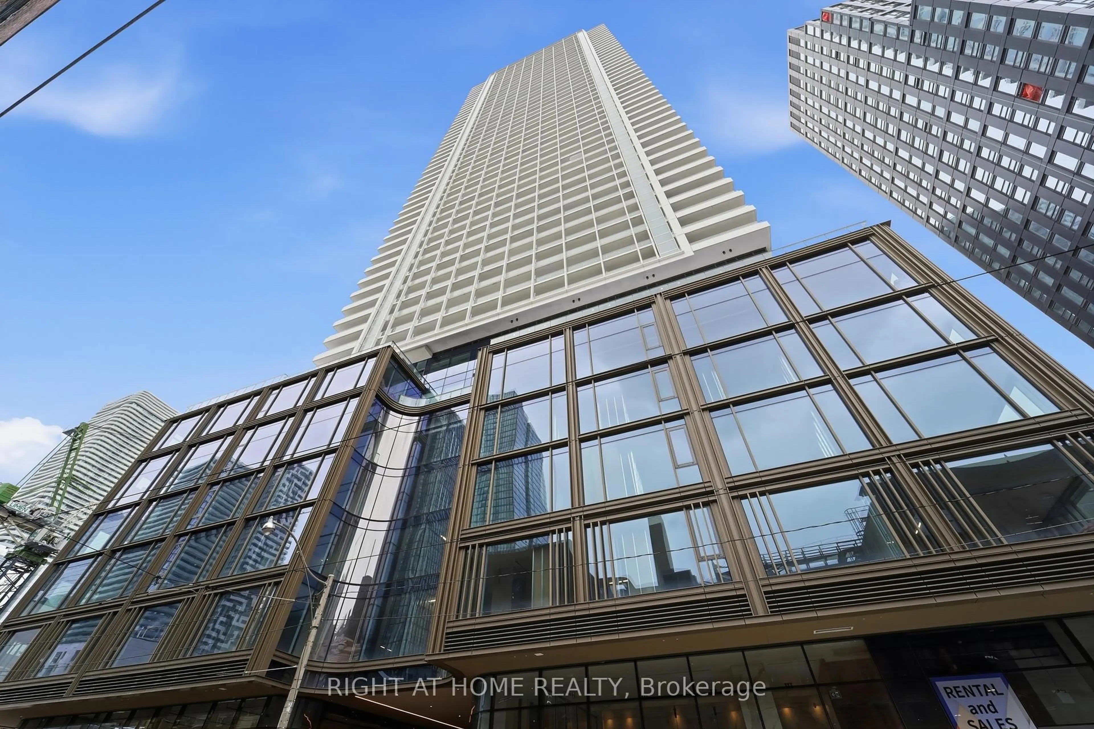 Indoor foyer for 88 Queen St #4711, Toronto Ontario M5C 0B6