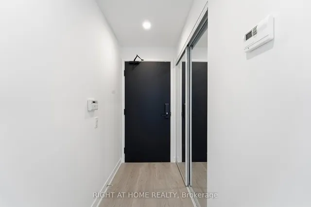 88 Queen St #4711, Toronto 4