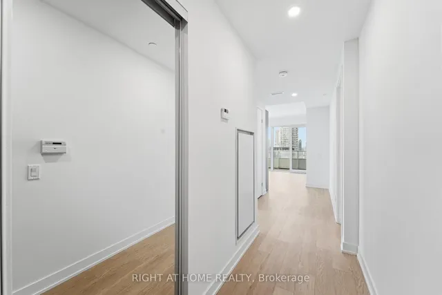 88 Queen St #4711, Toronto 5