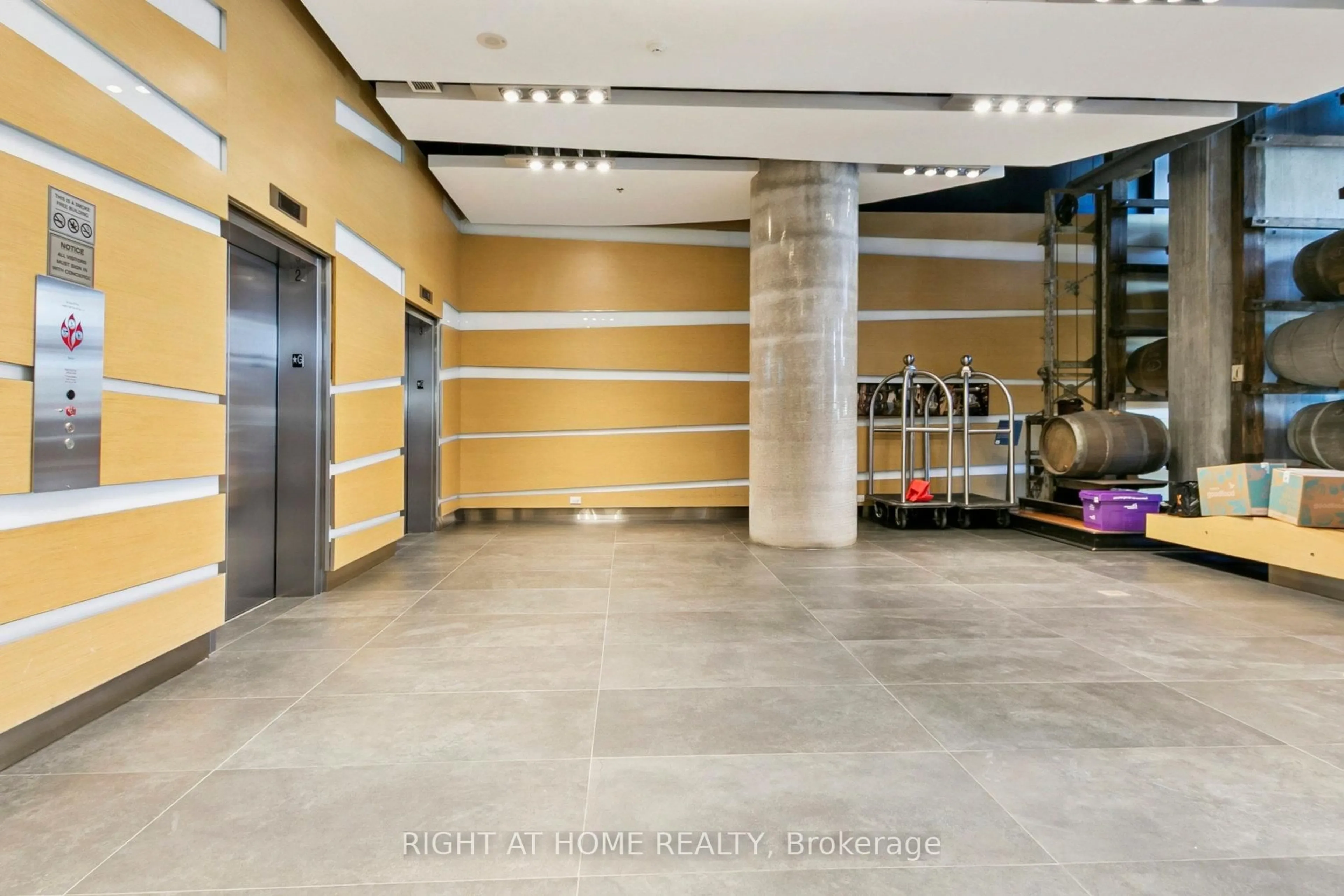 Indoor foyer for 390 Cherry St #3207, Toronto Ontario M5A 0E2