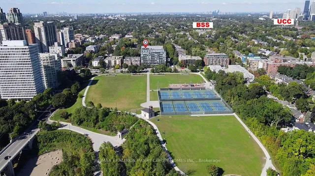 6 Parkwood Ave #TH107, Toronto 3