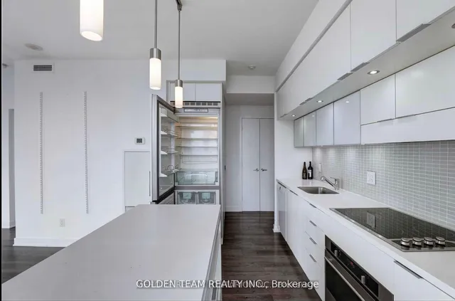 110 Charles St #2103, Toronto 5