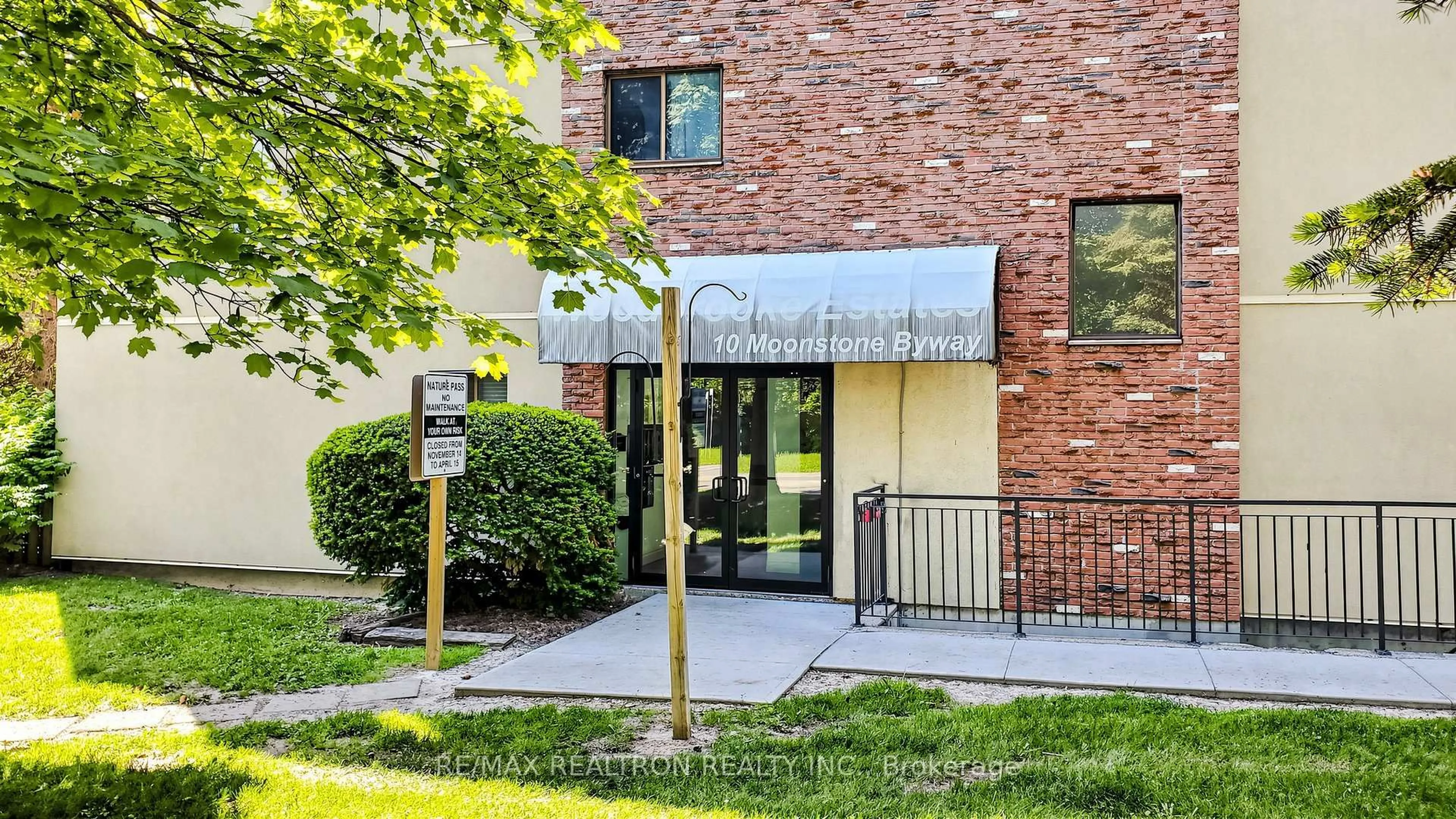 Indoor foyer for 10 Moonstone Bywy #145, Toronto Ontario M2H 3J3