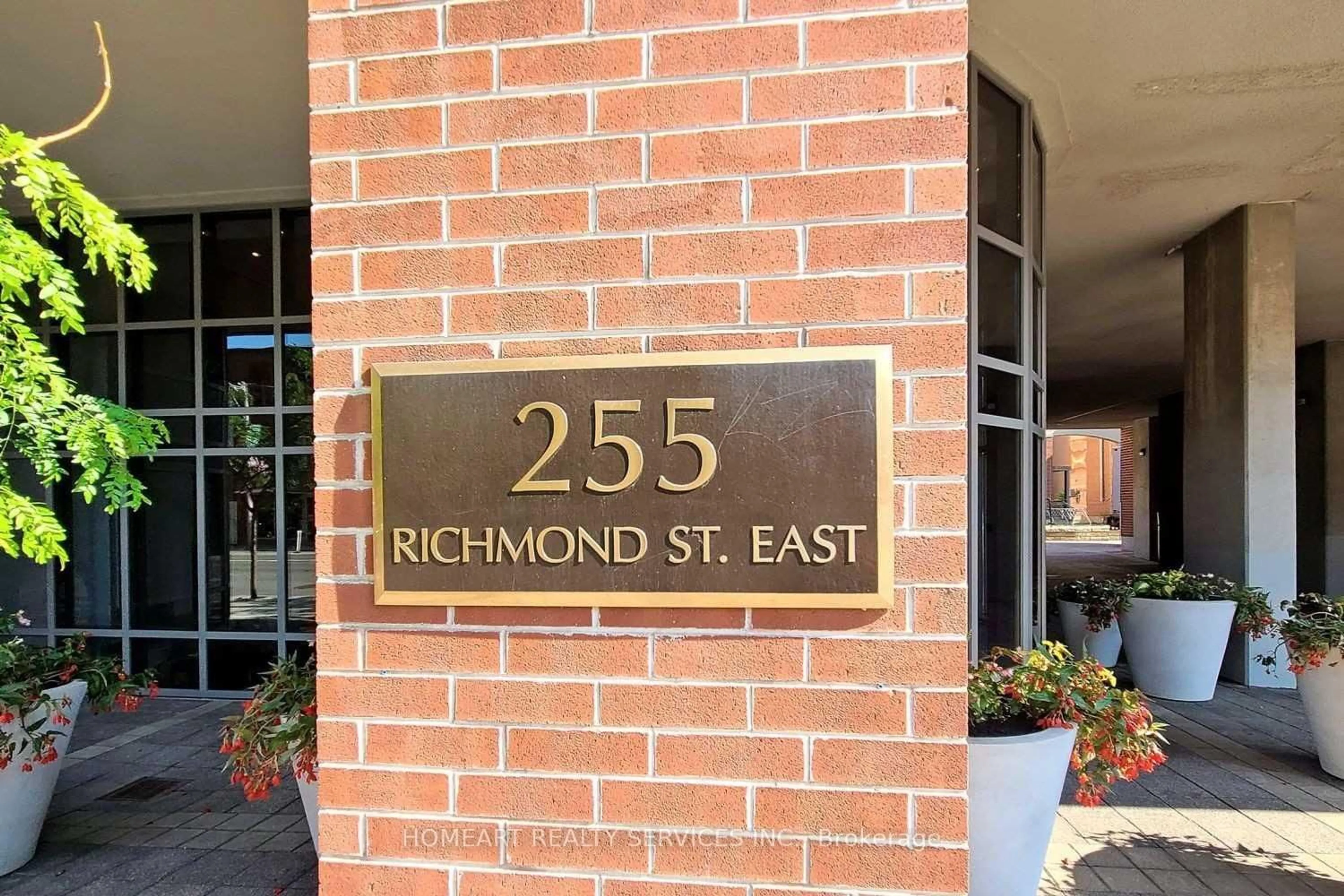 Unknown for 255 Richmond St #404, Toronto Ontario M5A 4T7