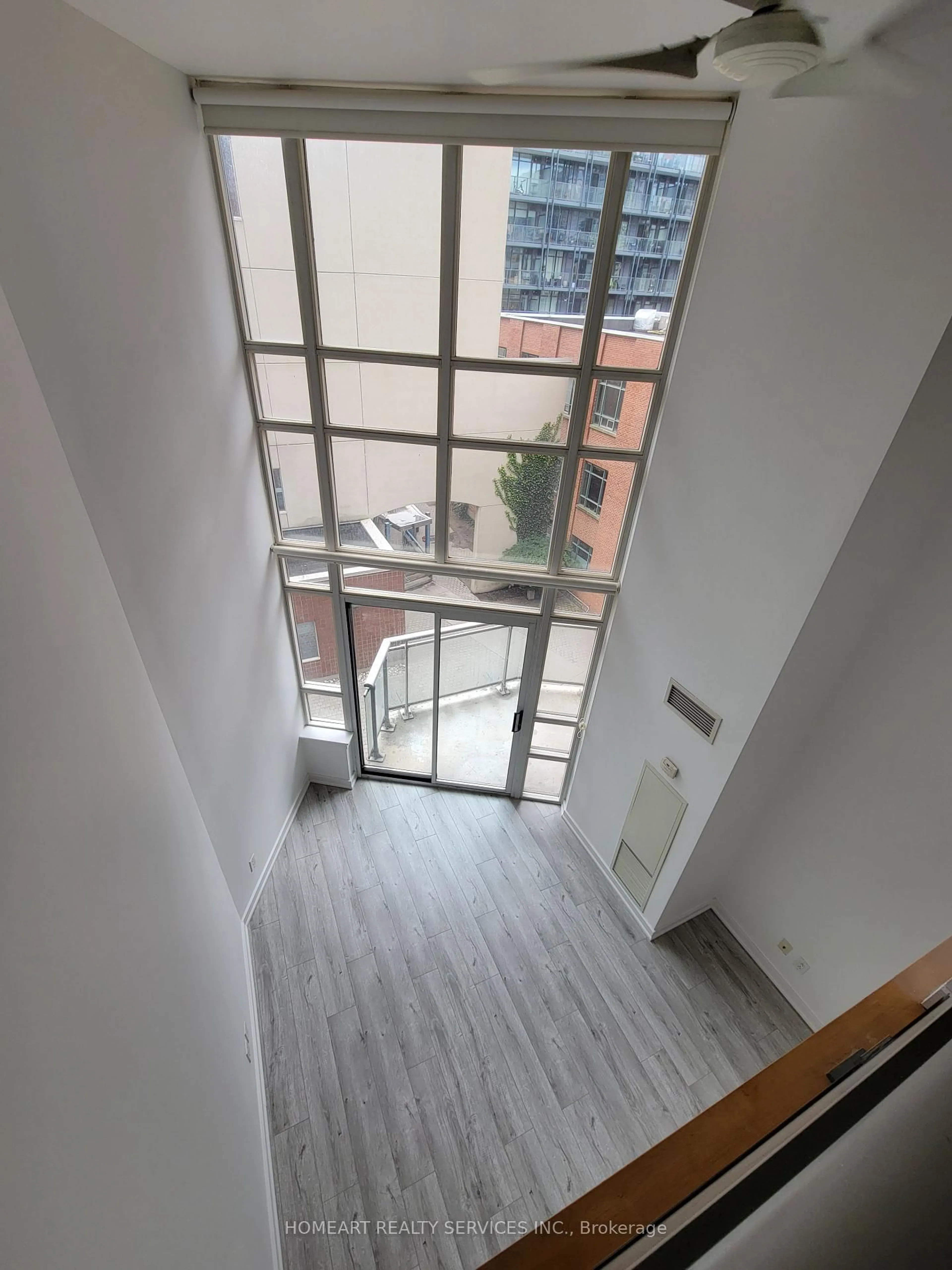 Indoor foyer for 255 Richmond St #404, Toronto Ontario M5A 4T7