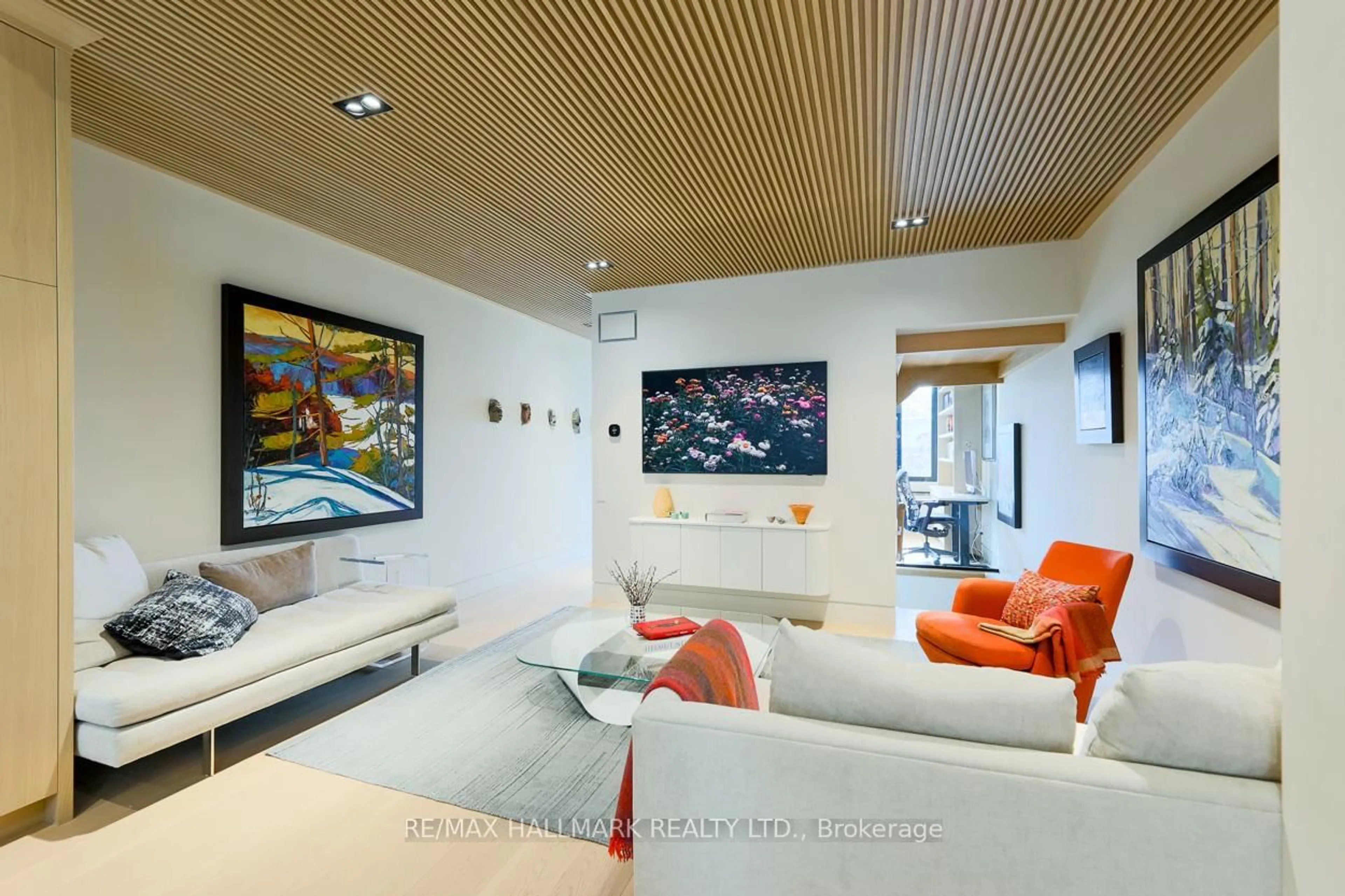 Home theater for 728 Richmond St, Toronto Ontario M6J 1C5