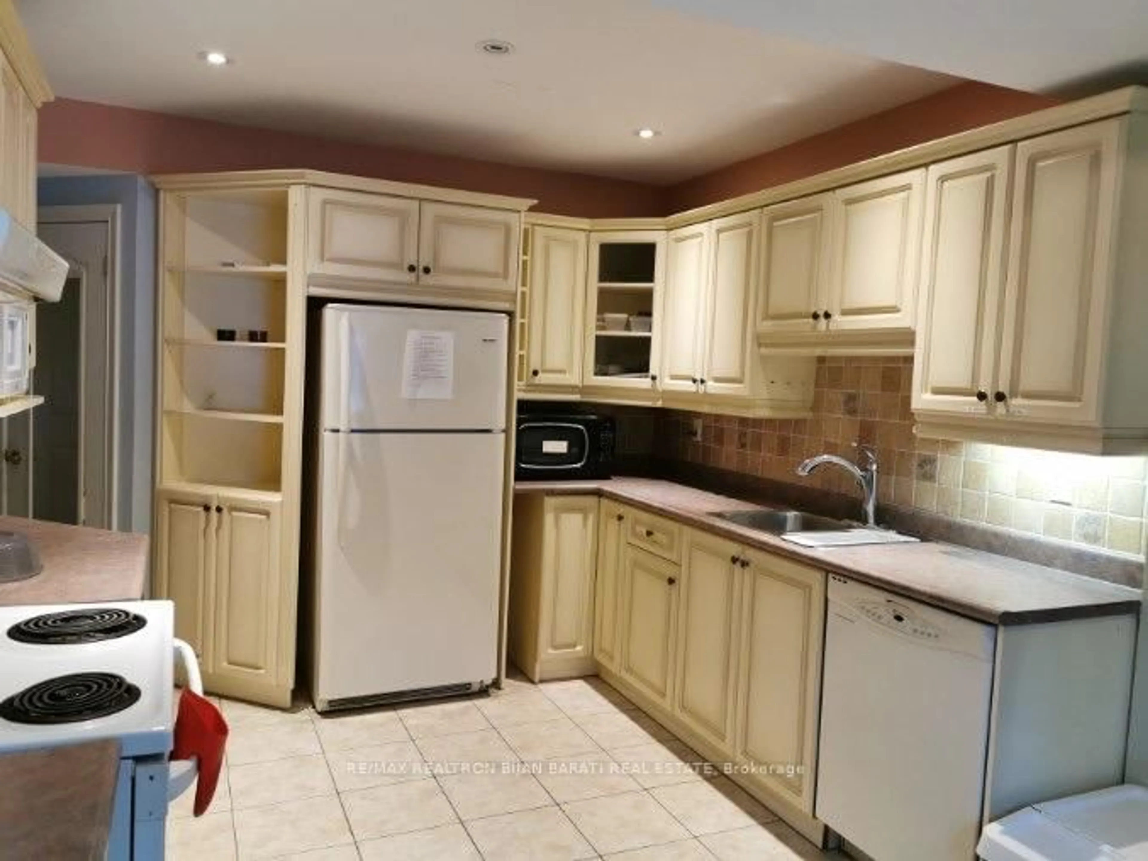 Standard kitchen, unknown for 127 Parkview Ave, Toronto Ontario M2N 3Y4