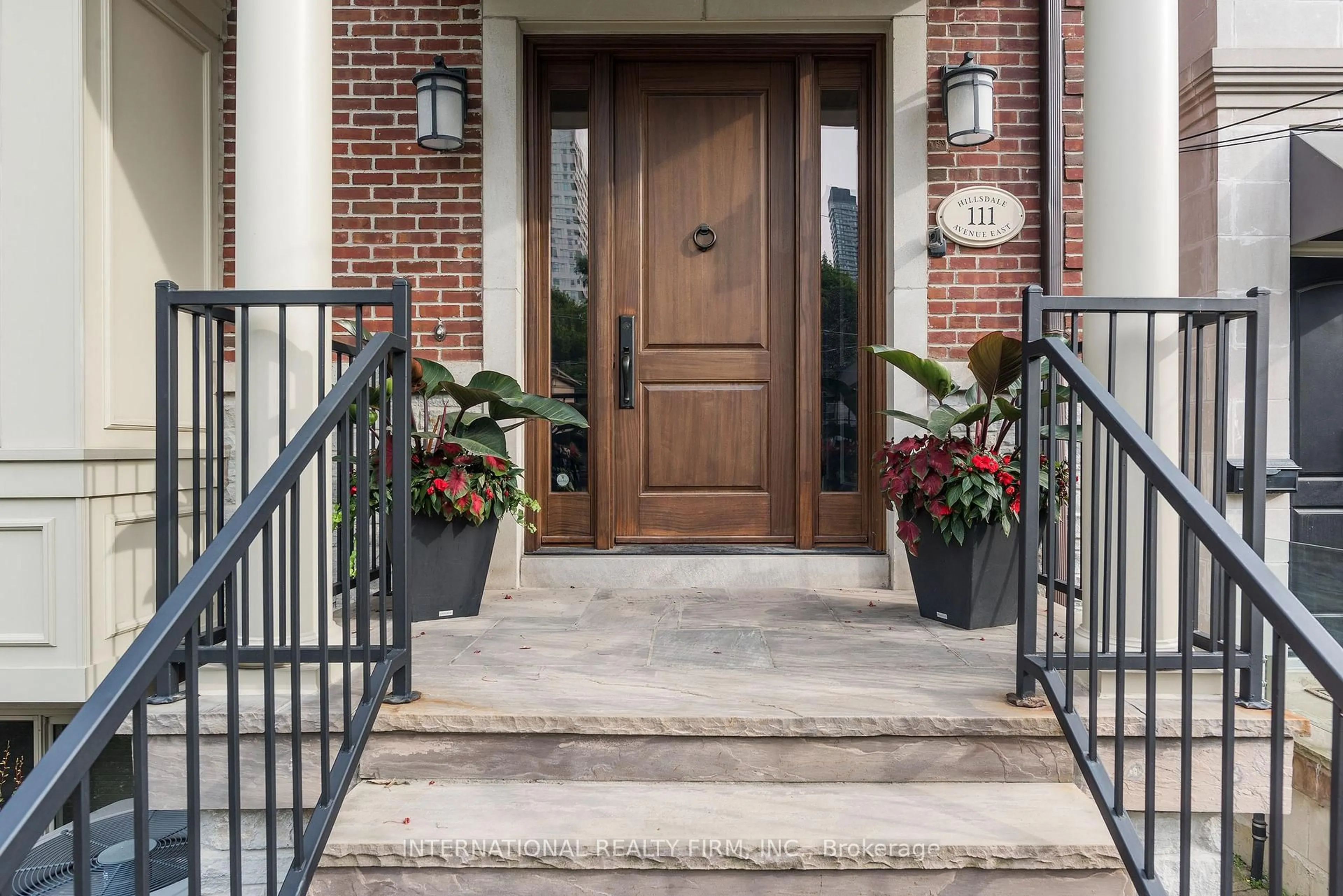 Indoor entryway for 111 Hillsdale Ave, Toronto Ontario M4S 1T4