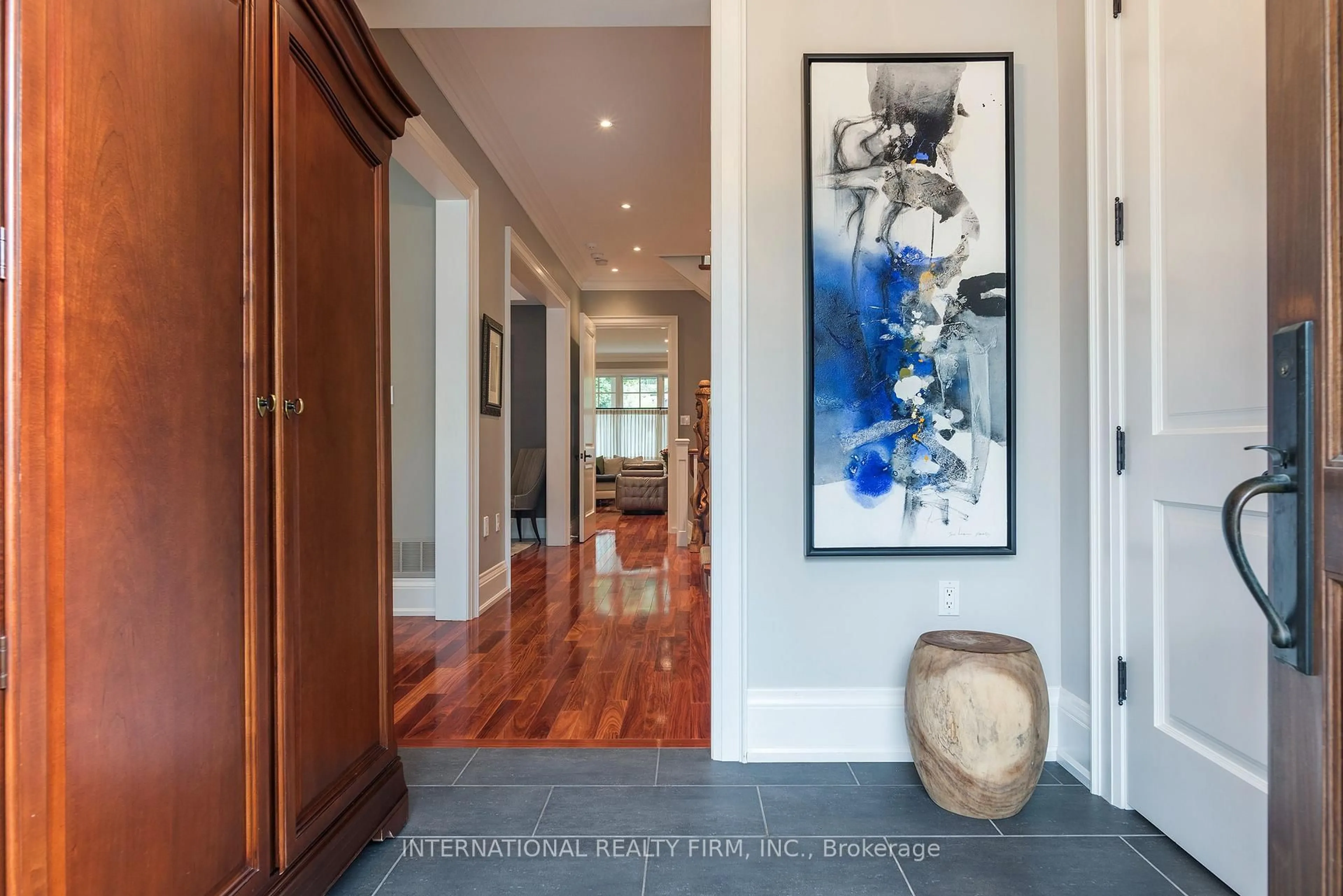 Indoor entryway for 111 Hillsdale Ave, Toronto Ontario M4S 1T4
