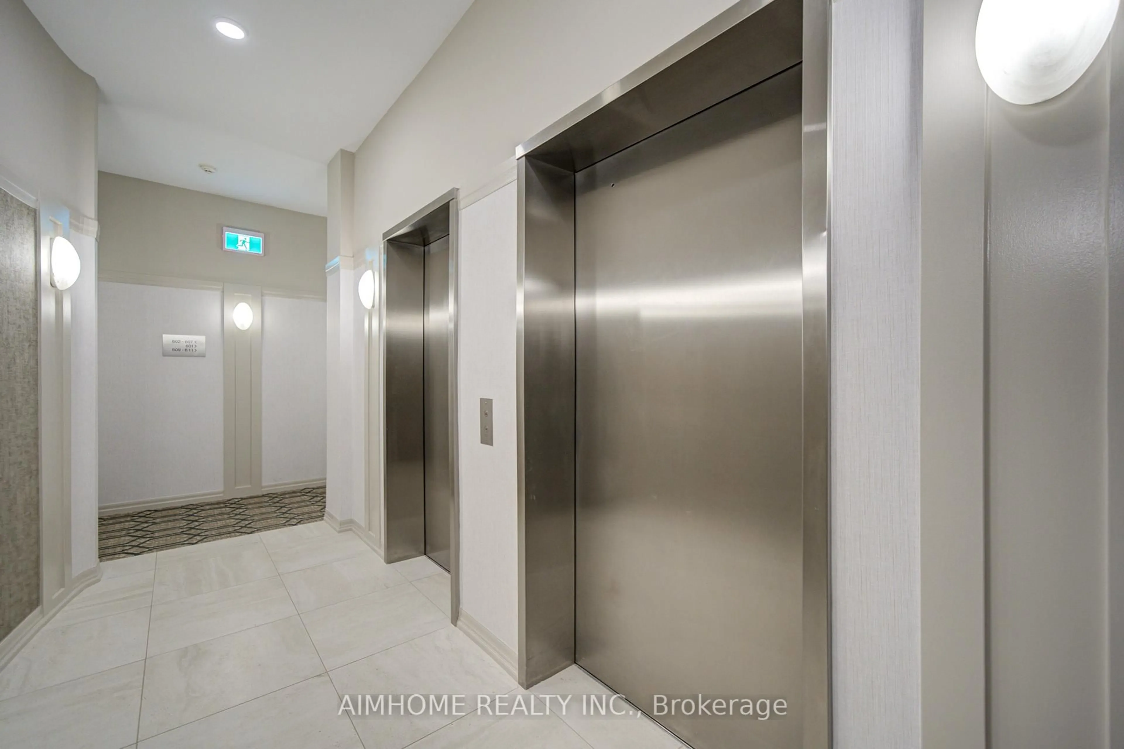 Indoor foyer for 4200 Bathurst St #609, Toronto Ontario M3H 6C7