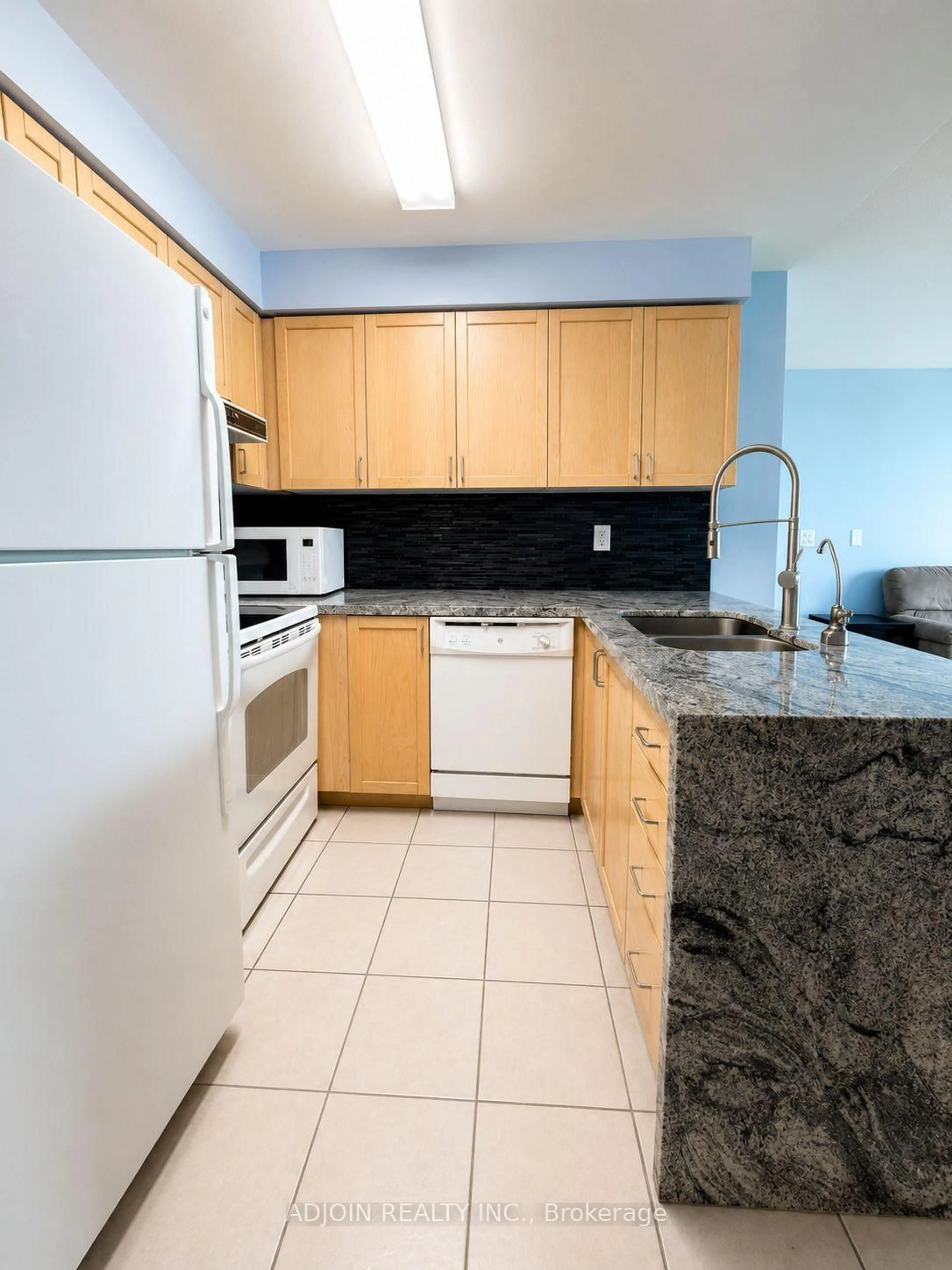 Standard kitchen, ceramic/tile floor for 5508 Yonge St #2308, Toronto Ontario M2N 7L2