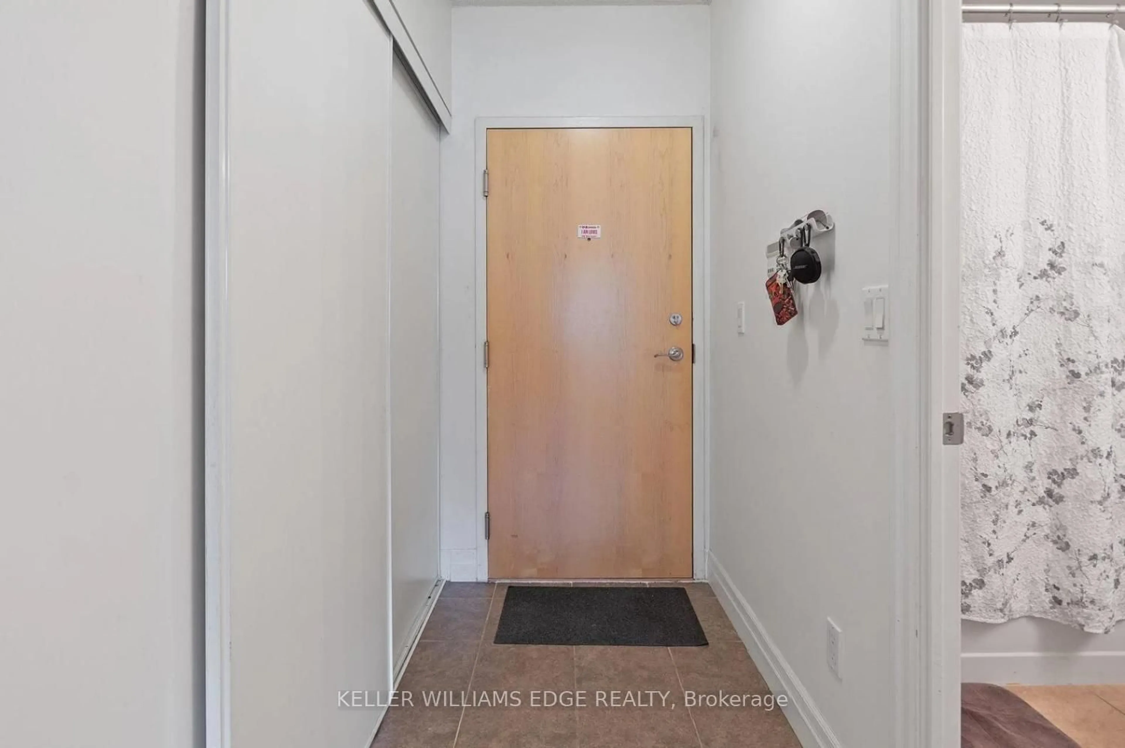 Indoor foyer for 8 Scollard St #1408, Toronto Ontario M5R 1E9